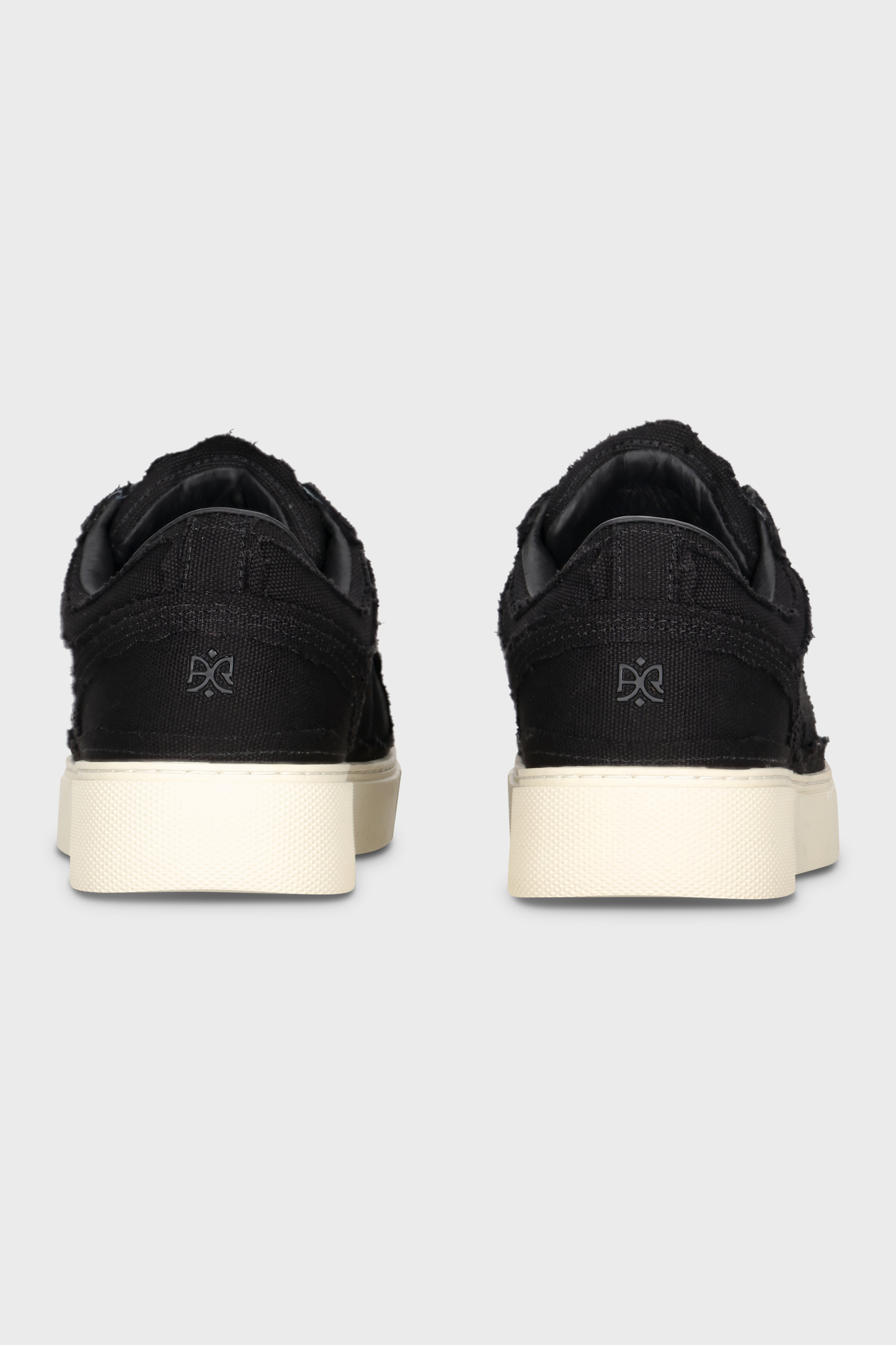 Pivot Cross Black