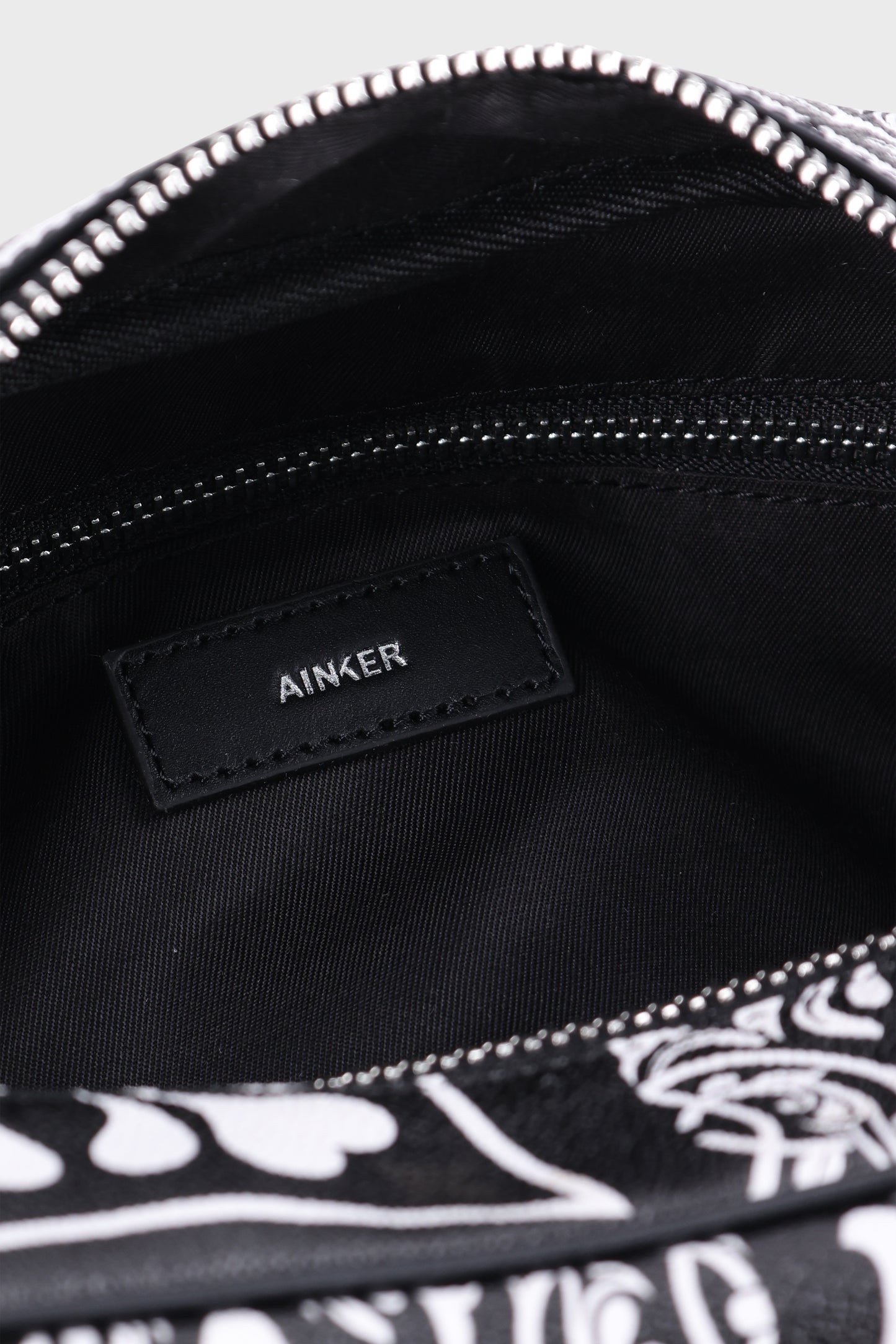 Black/White 866 Studio Pouch Bag