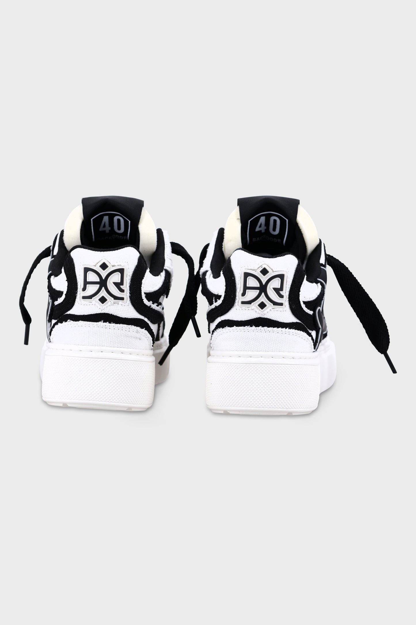 Backdoor Canvas White Black