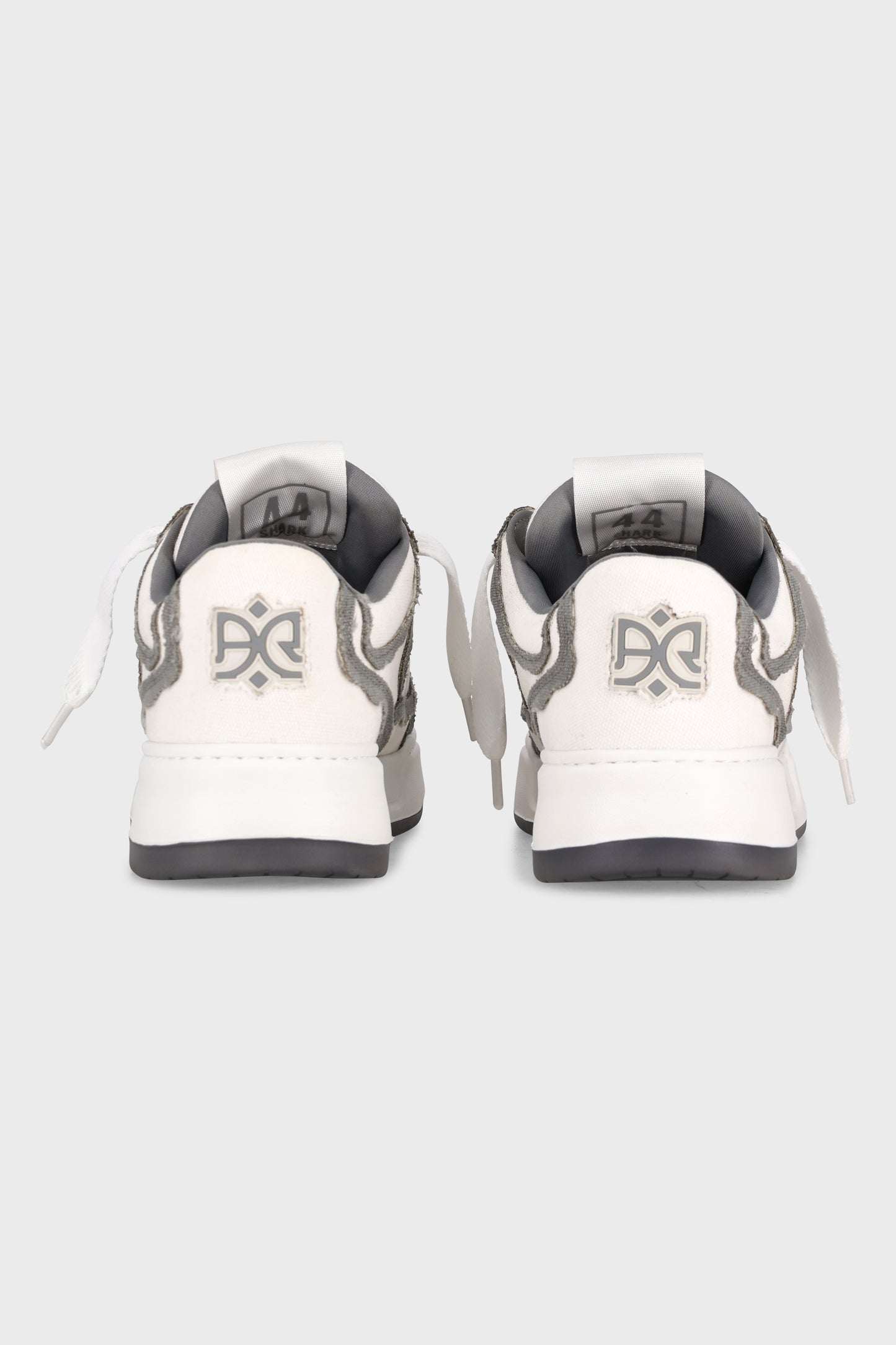 Shark Canvas White/Gray