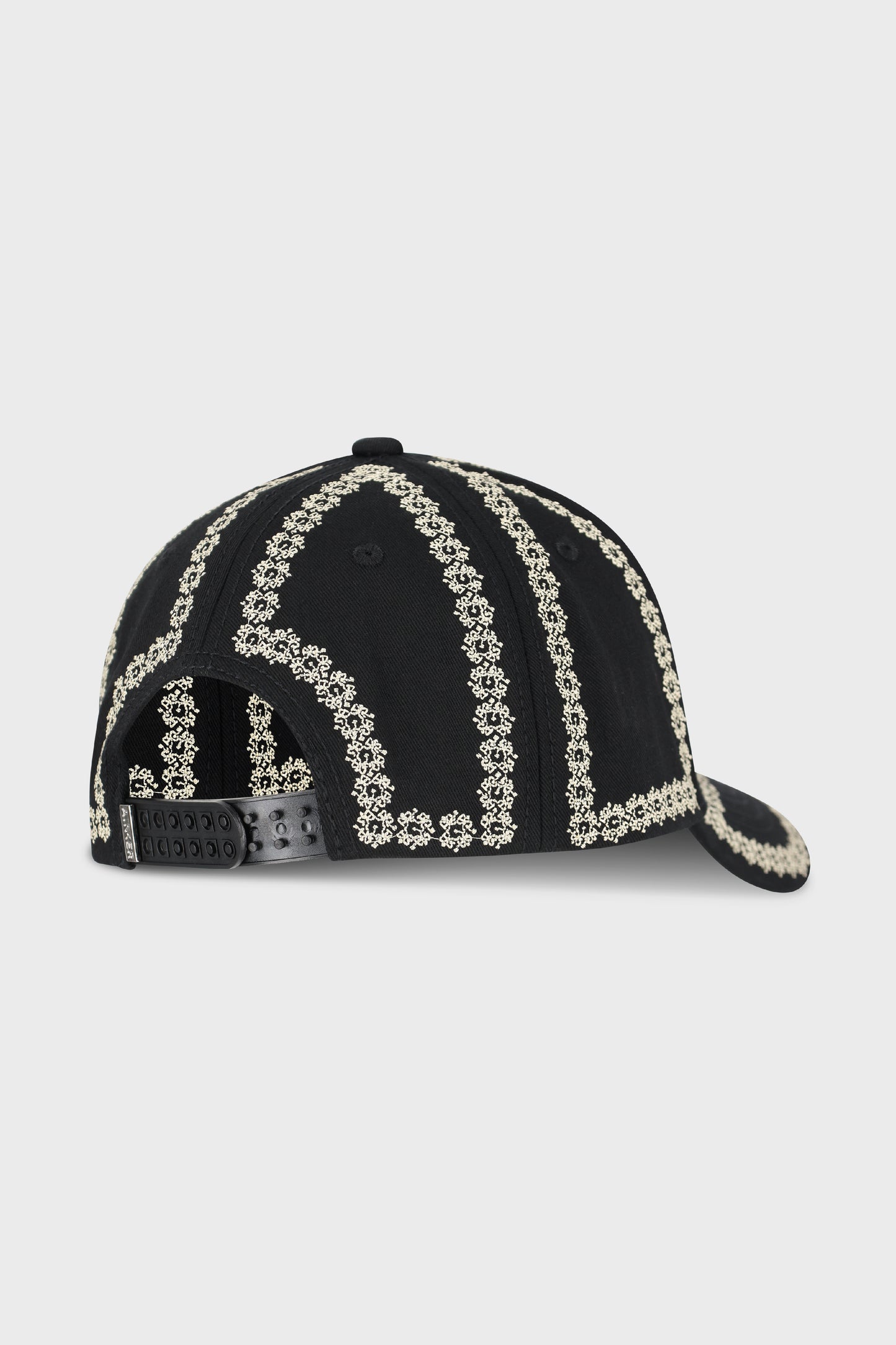 685 Black/White Hat