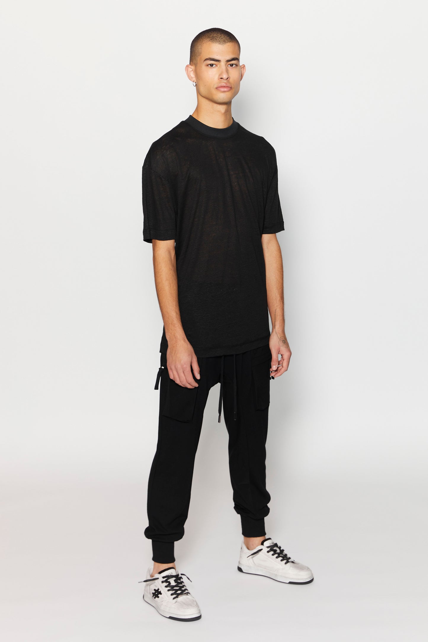 Black Linen 225 T-SHIRT לא
