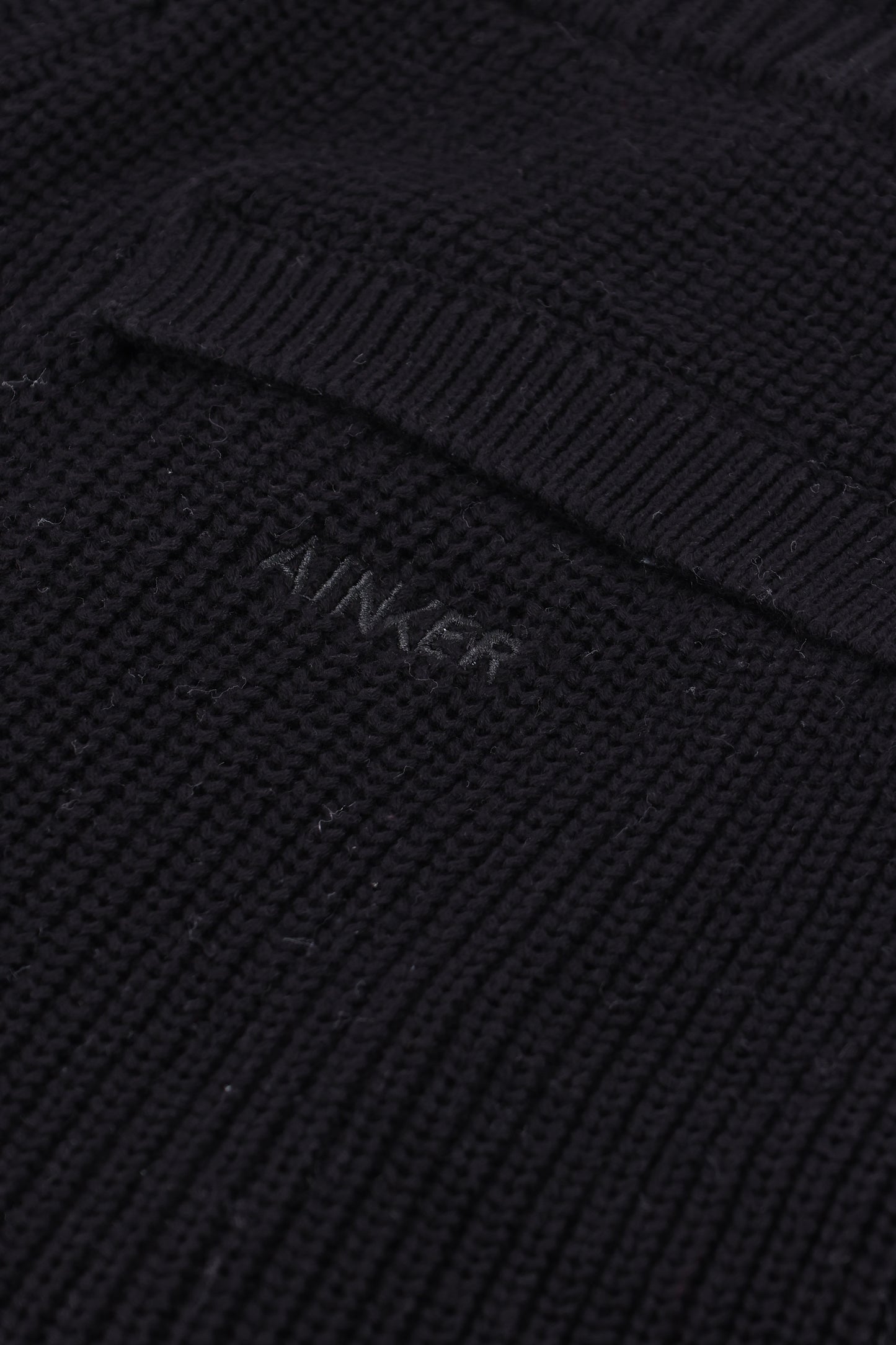 820 Black Knit Short Pant