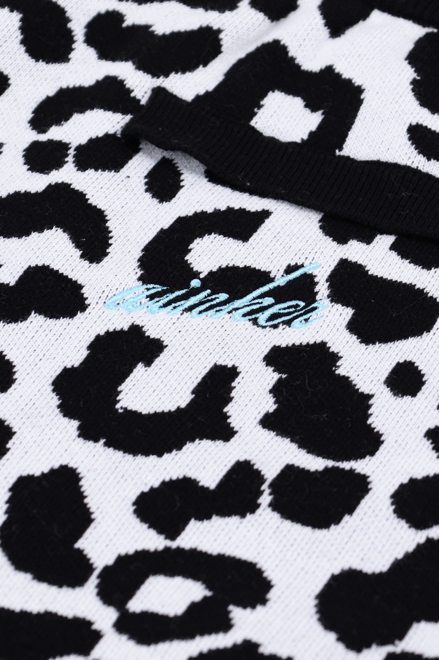 Leopard 814 White Knit Short Pant