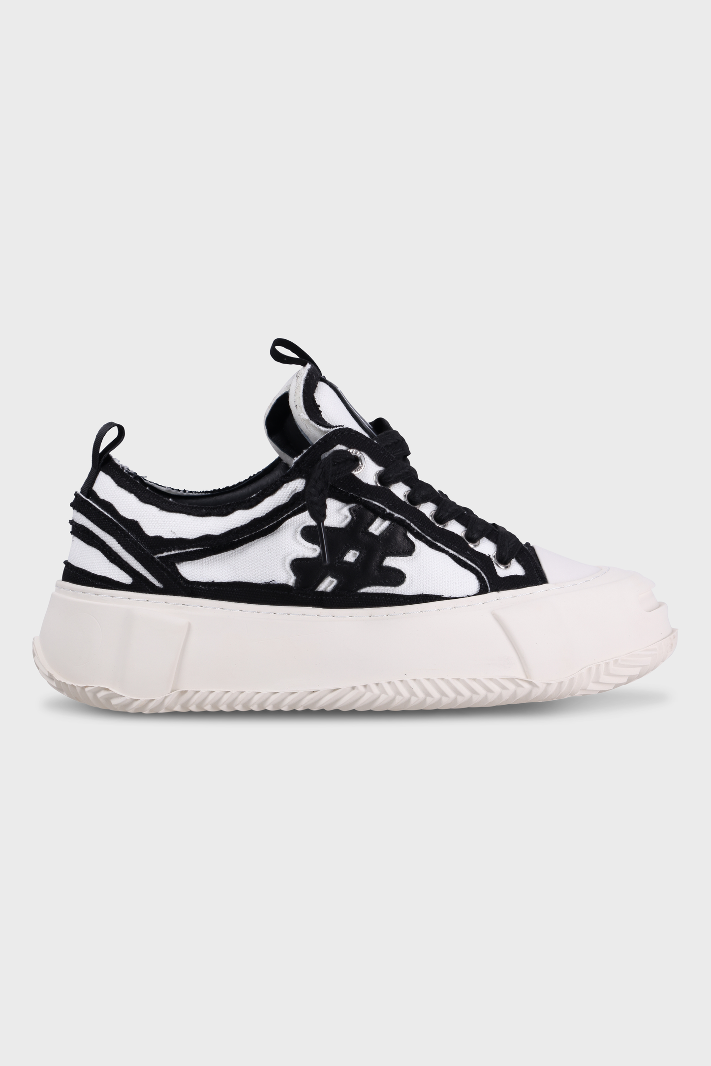 Round Ball Canvas White/Black