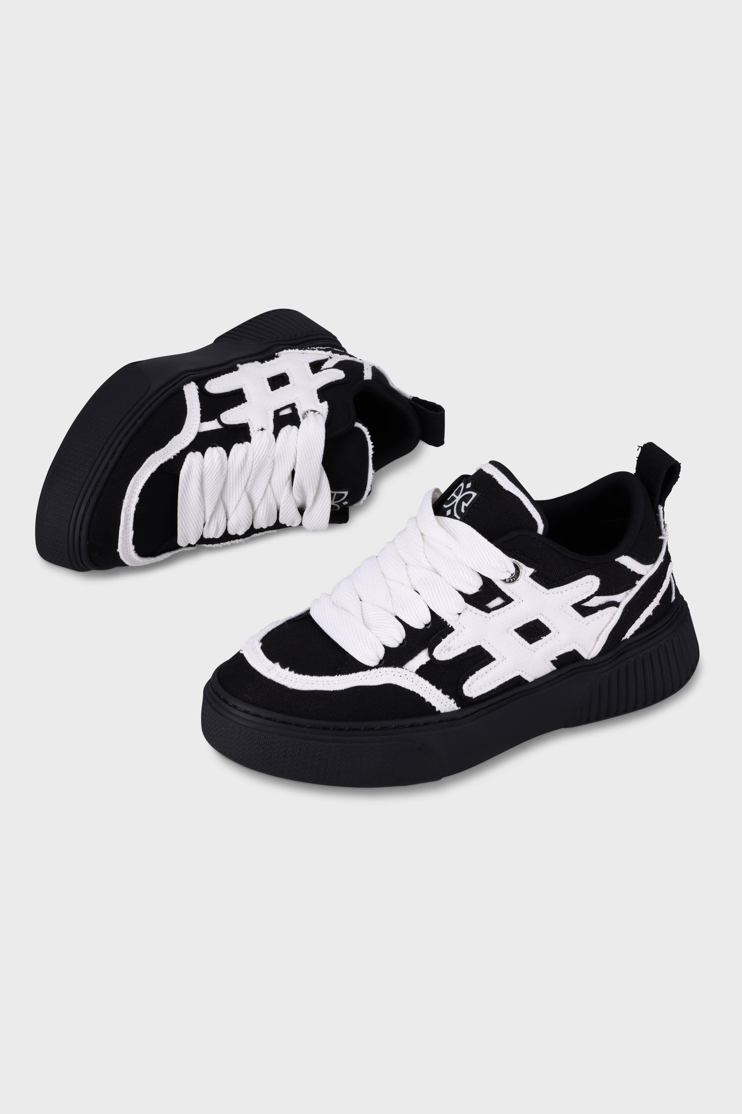 Star Line Canvas Black