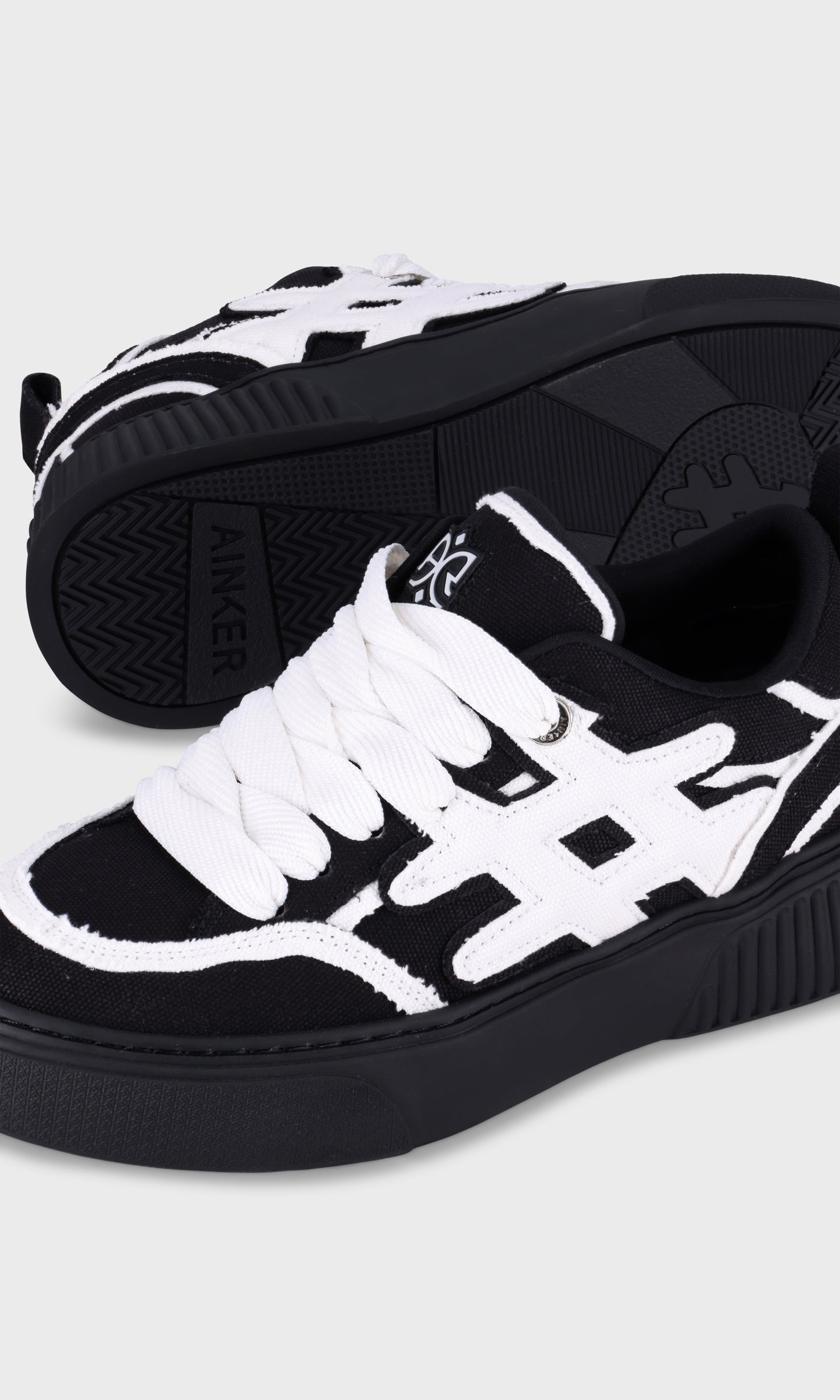 Star Line Canvas Black