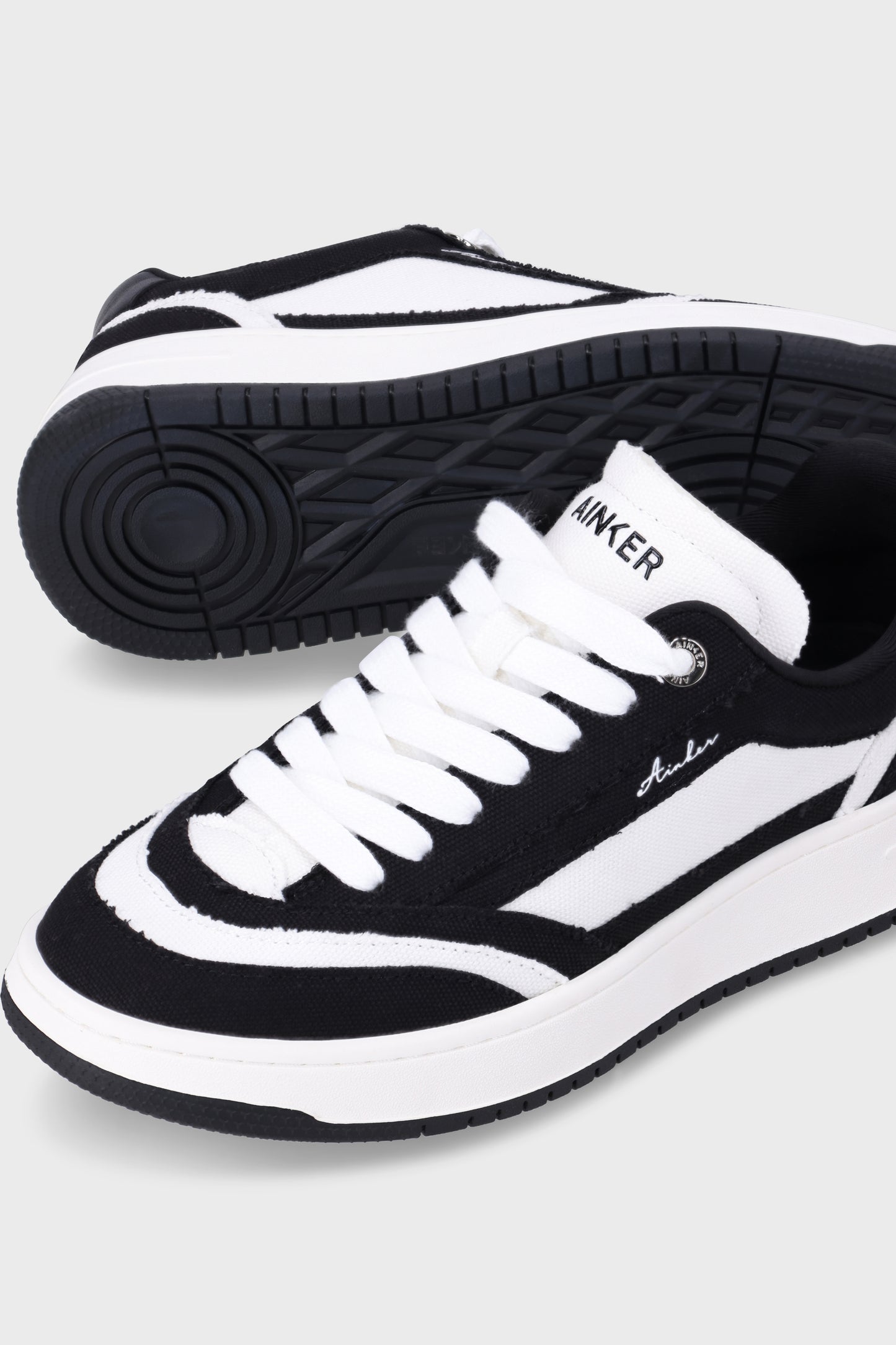 Slide Canvas Black White