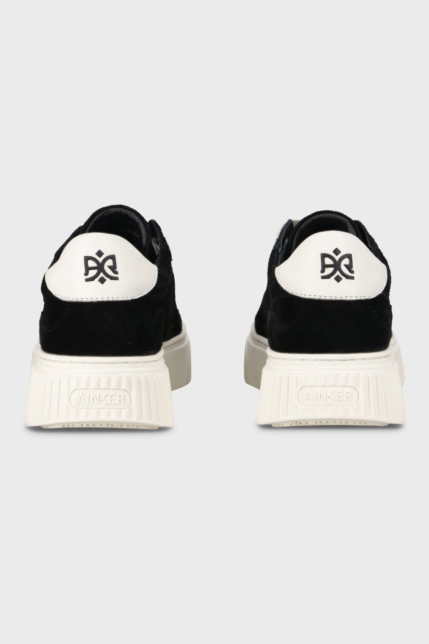Star Line Suede Black