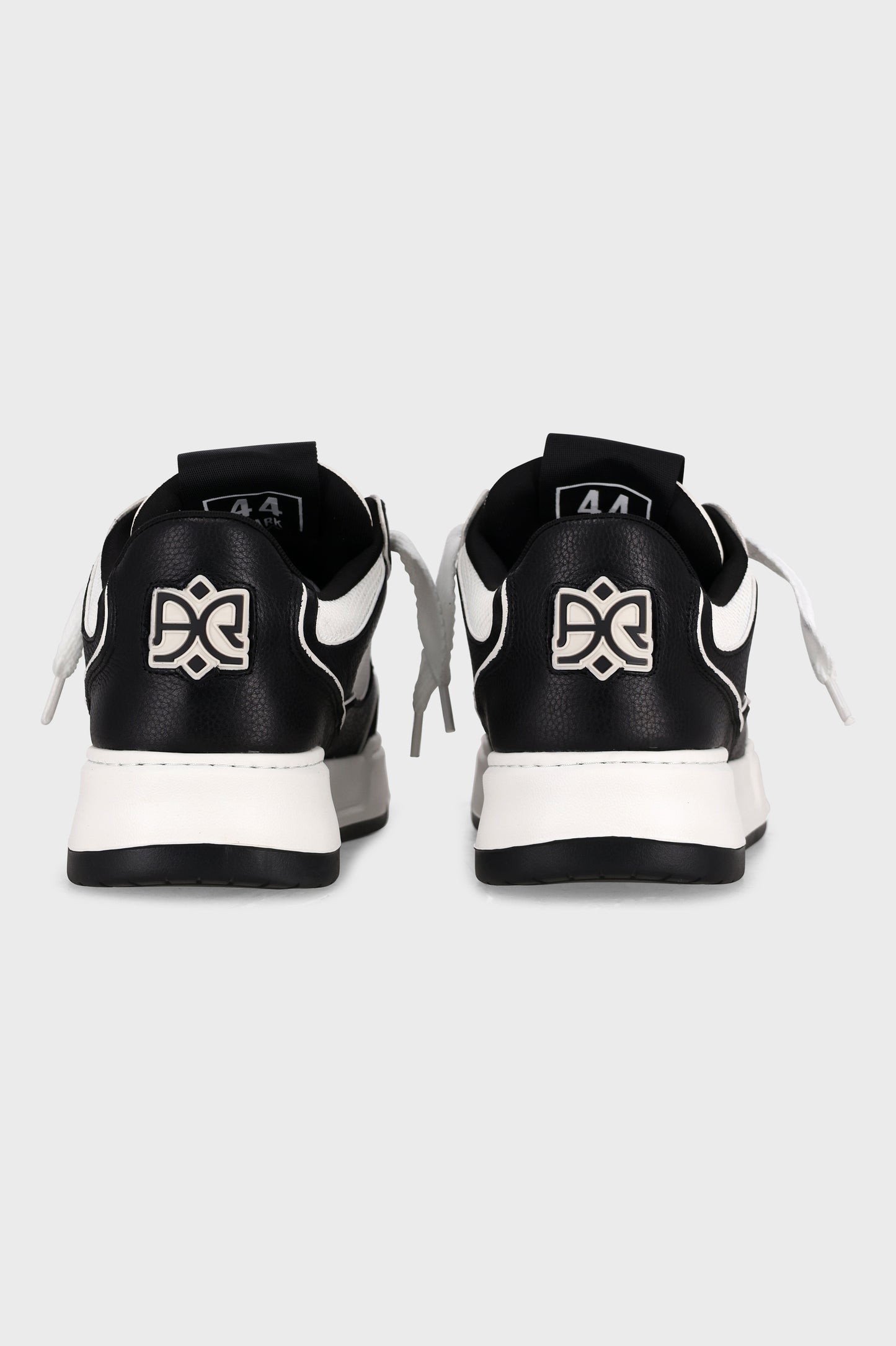 Shark Leather Black/White