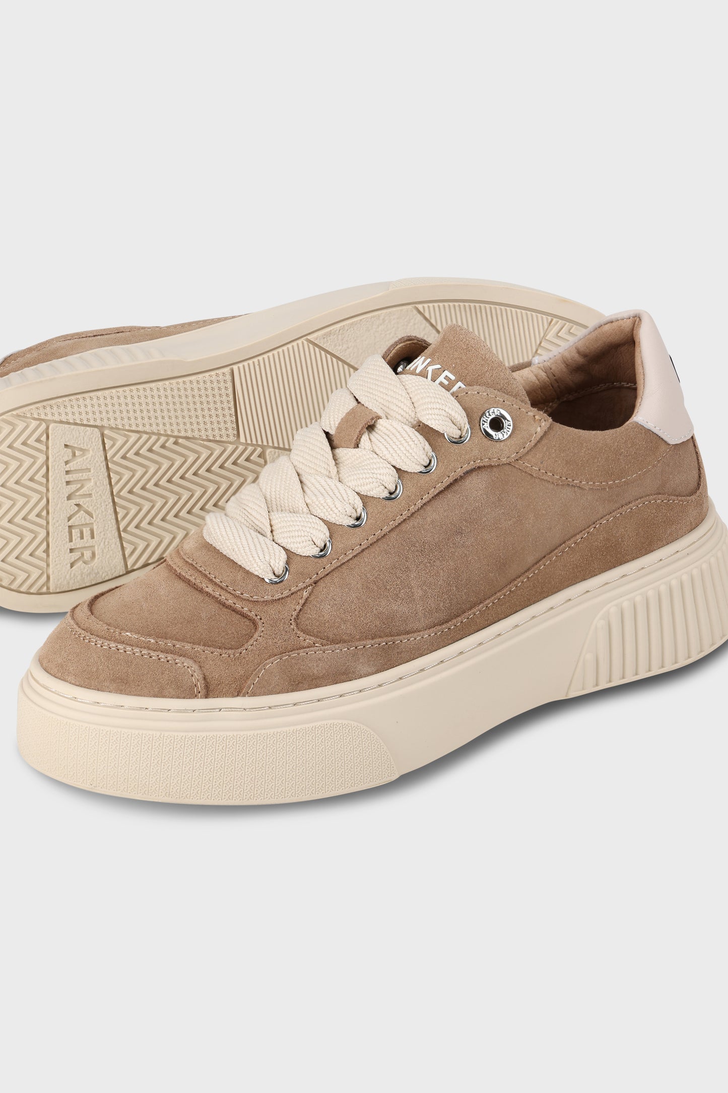 Star Line Suede Brown