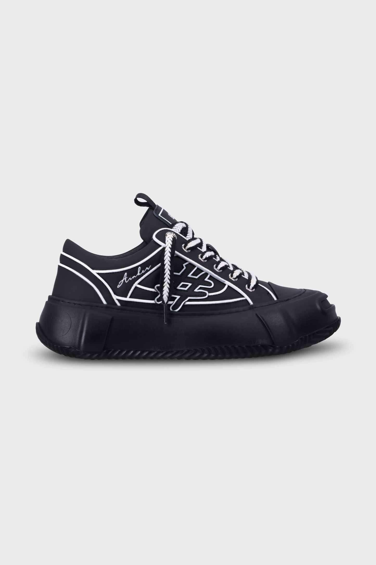 Round Ball Leather Black/White
