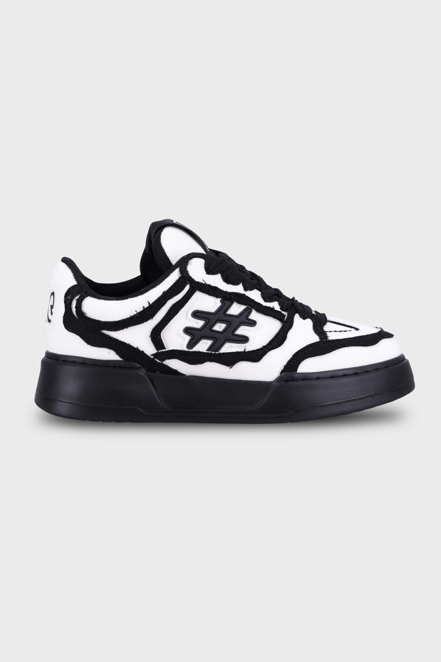 Shark Canvas White/Black