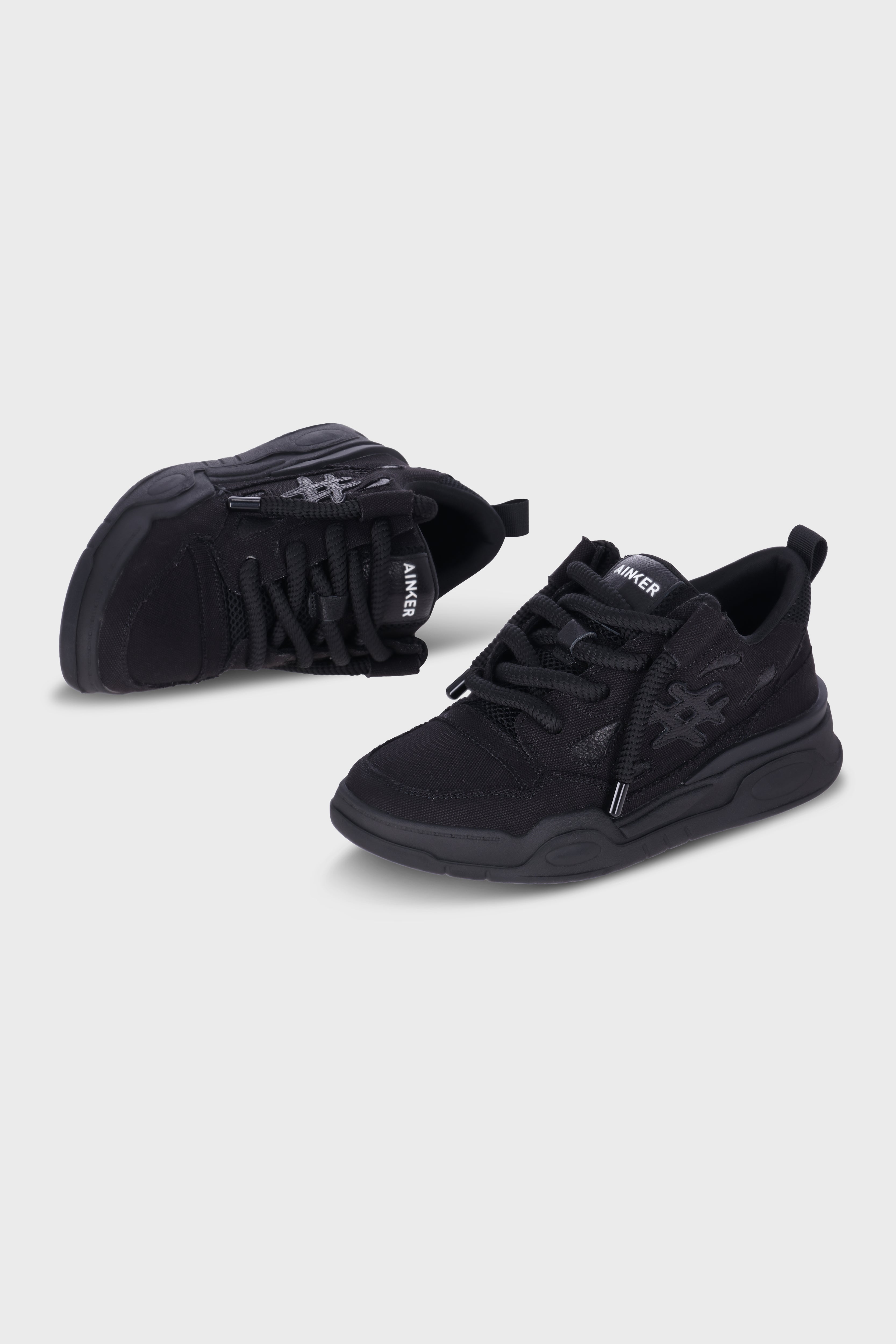 Tarmak Black Canvas