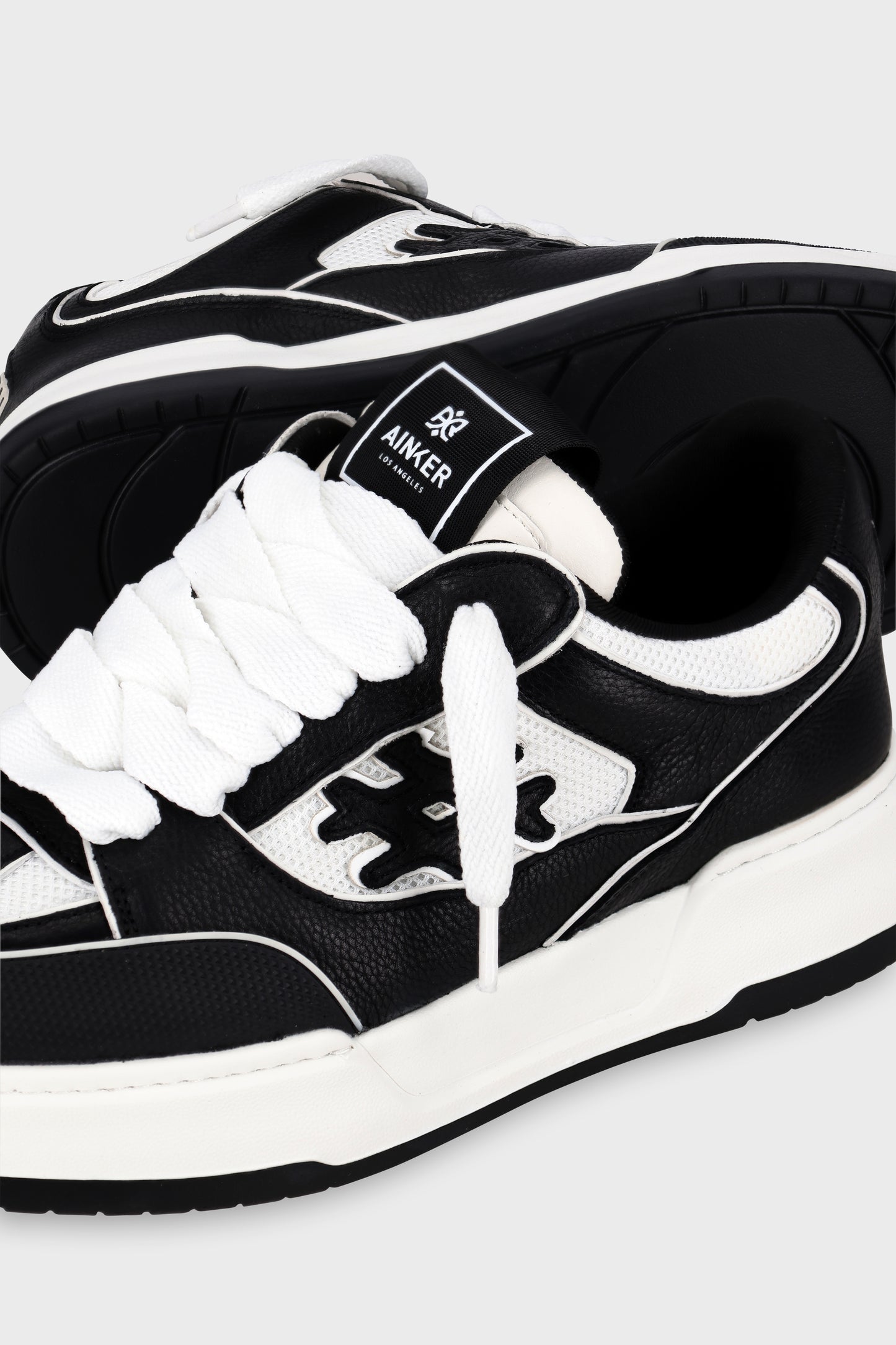 Shark Leather Black/White