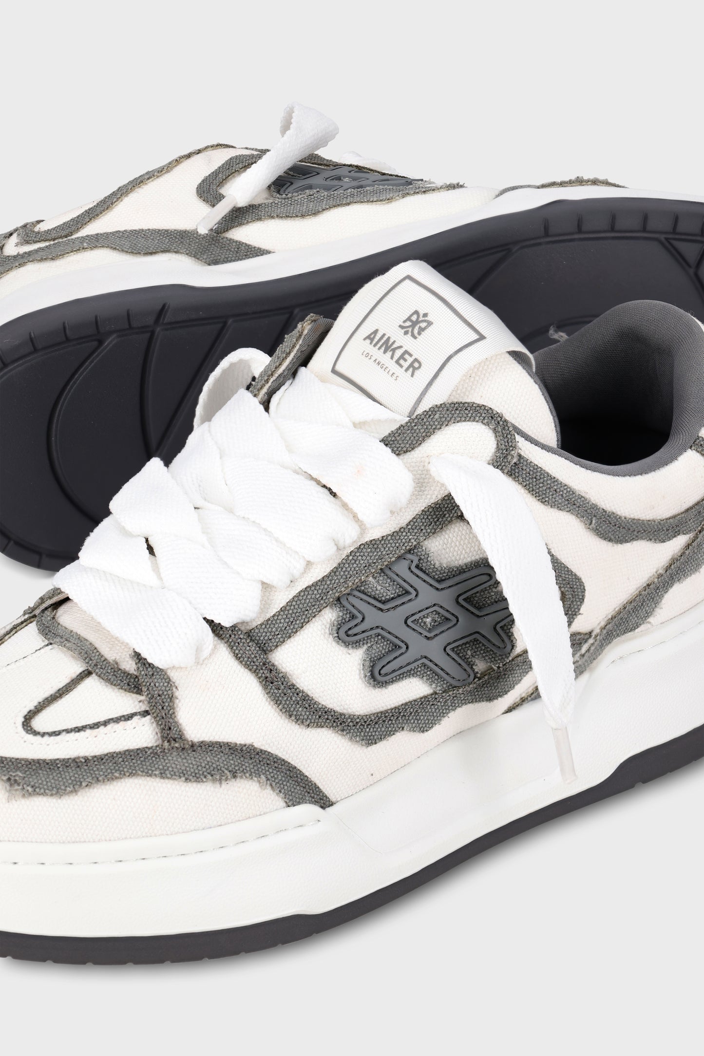 Shark Canvas White/Gray