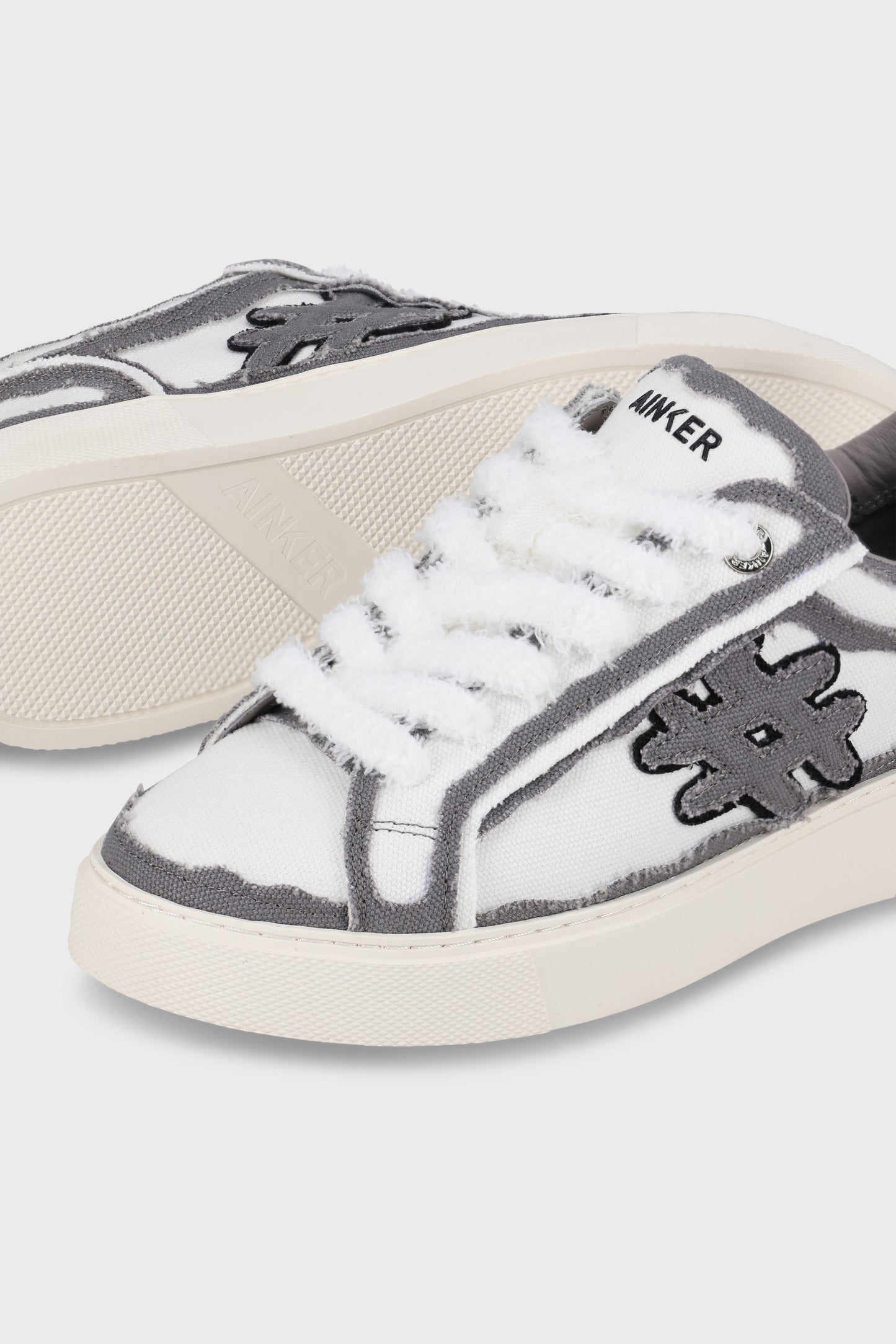 Pivot White/Gray Canvas