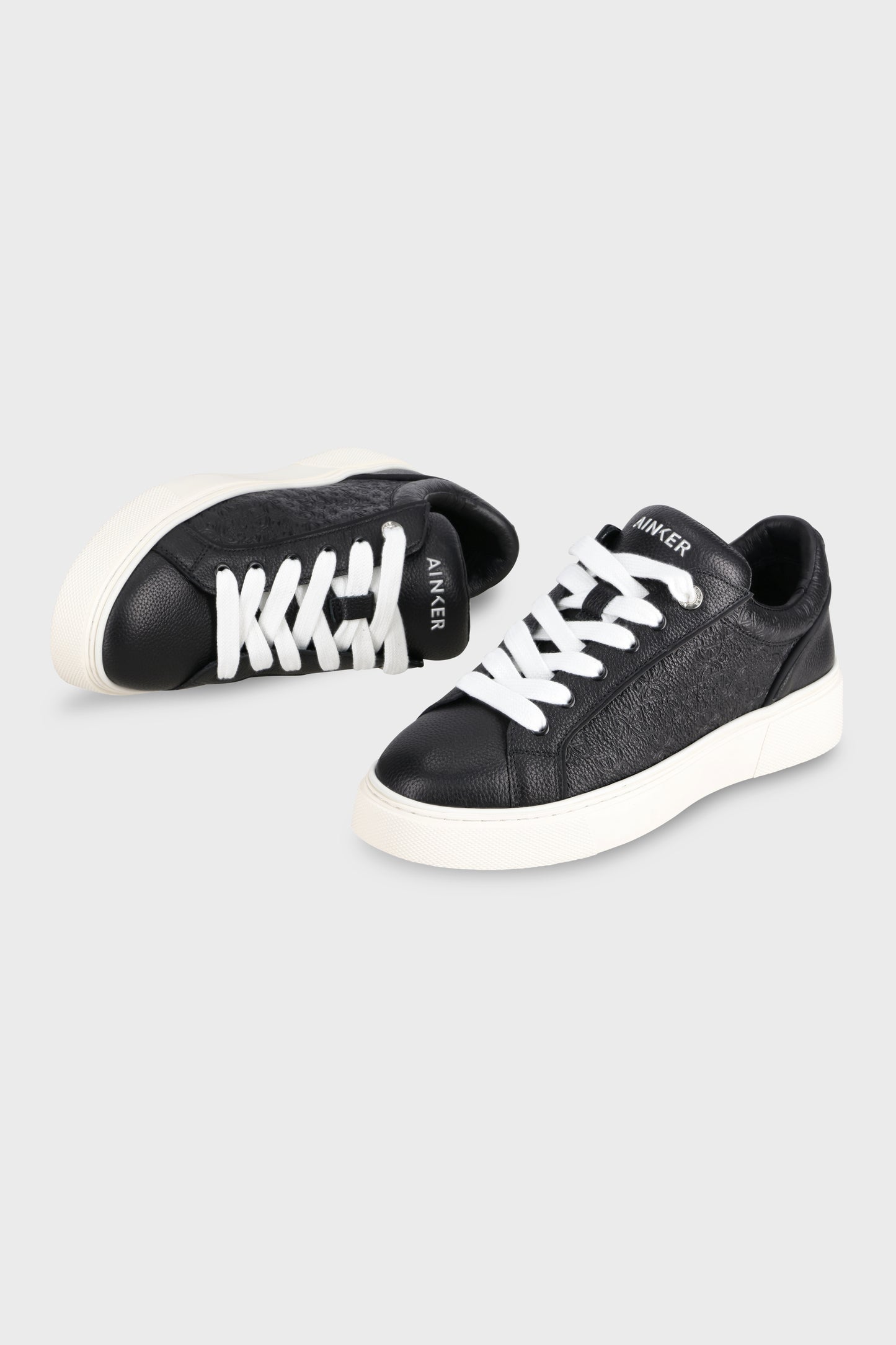 Pivot White/Black Leather