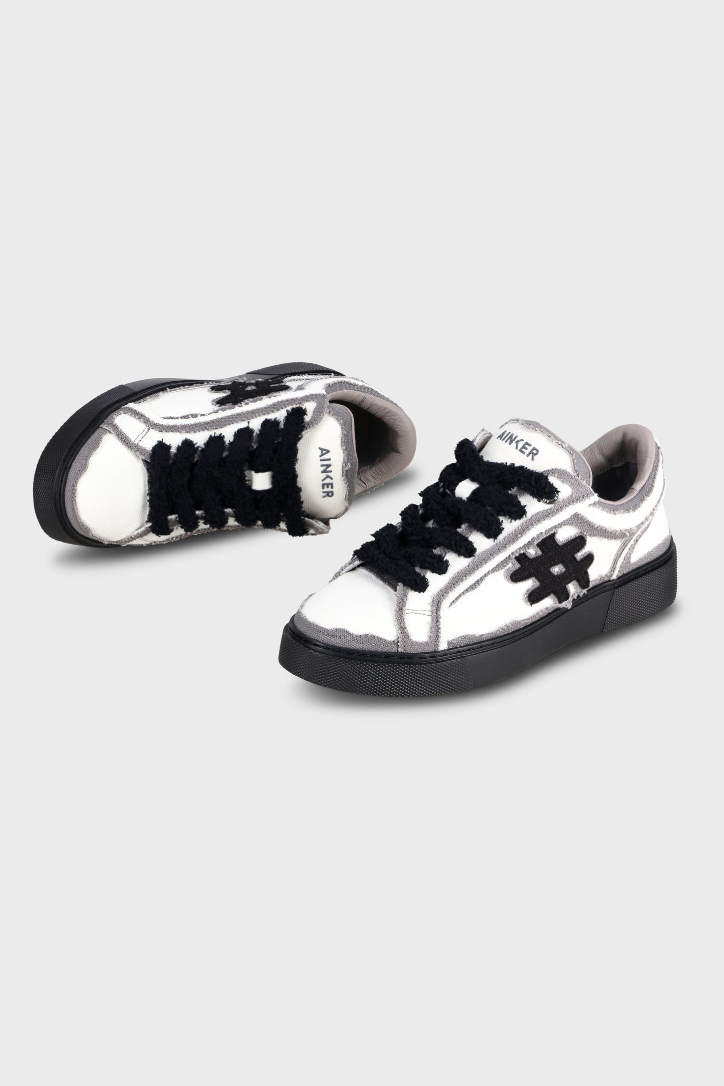 Pivot White/Black Canvas