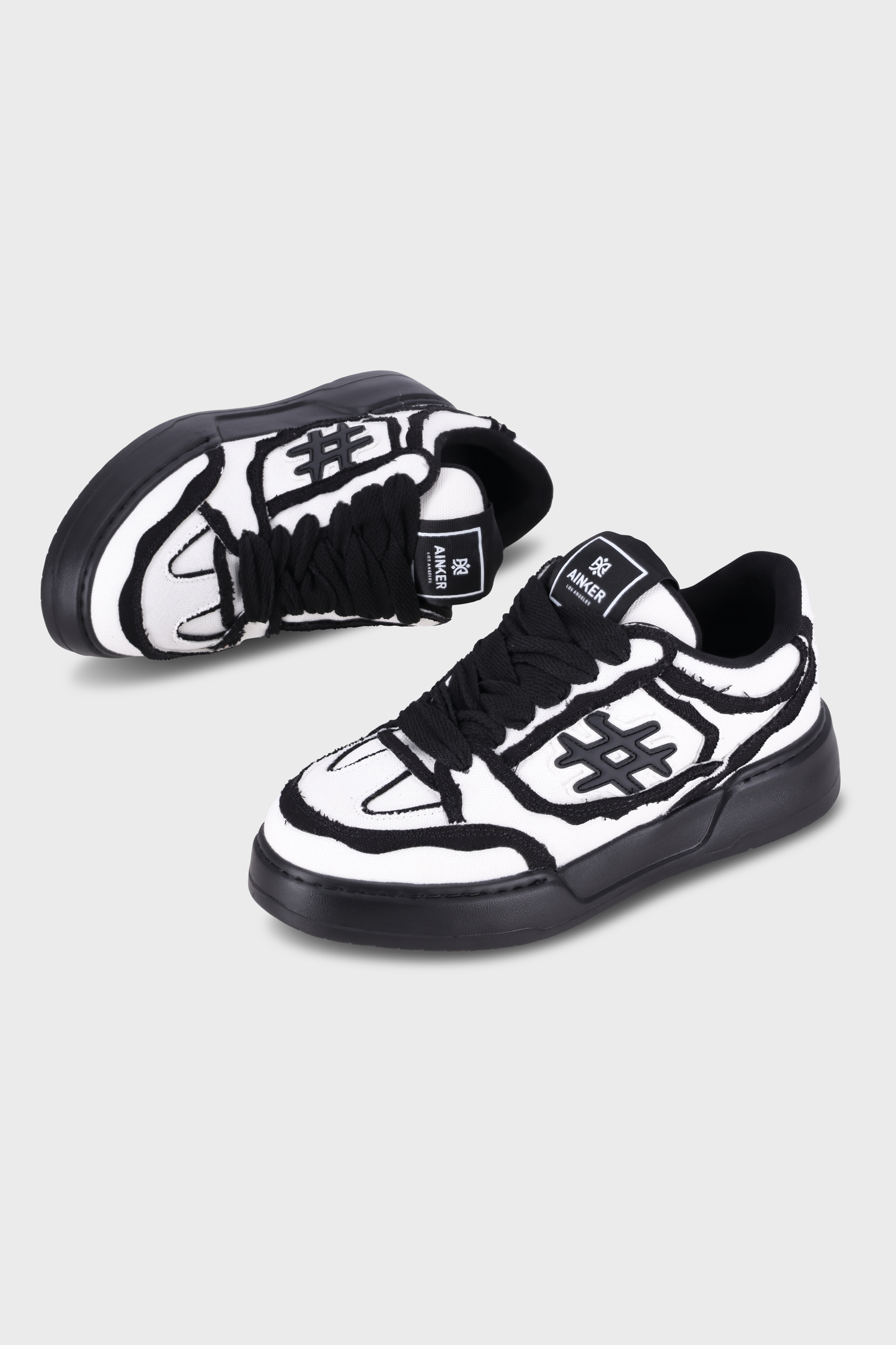 Shark Canvas White/Black