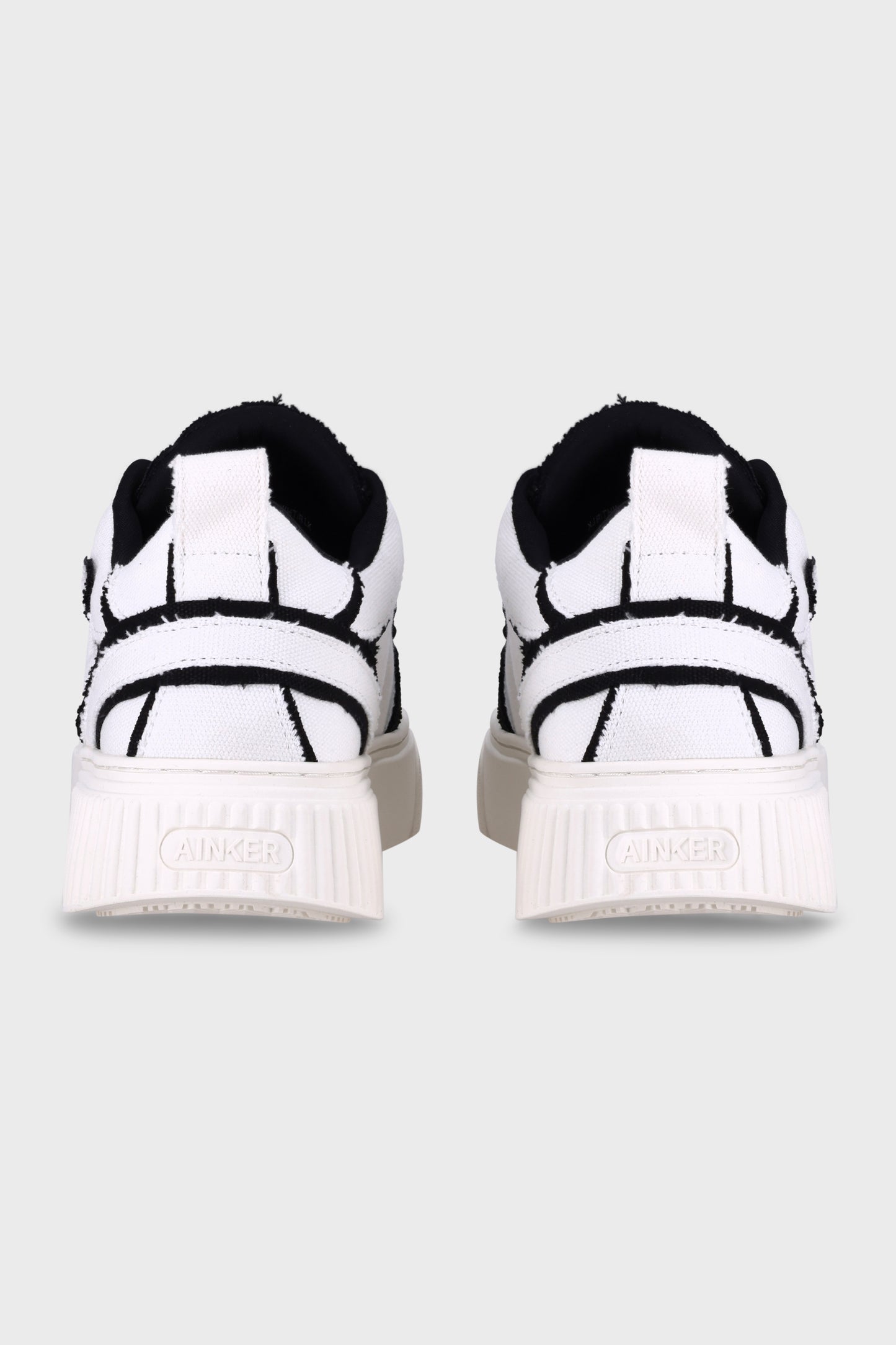 Star Line Canvas White Black