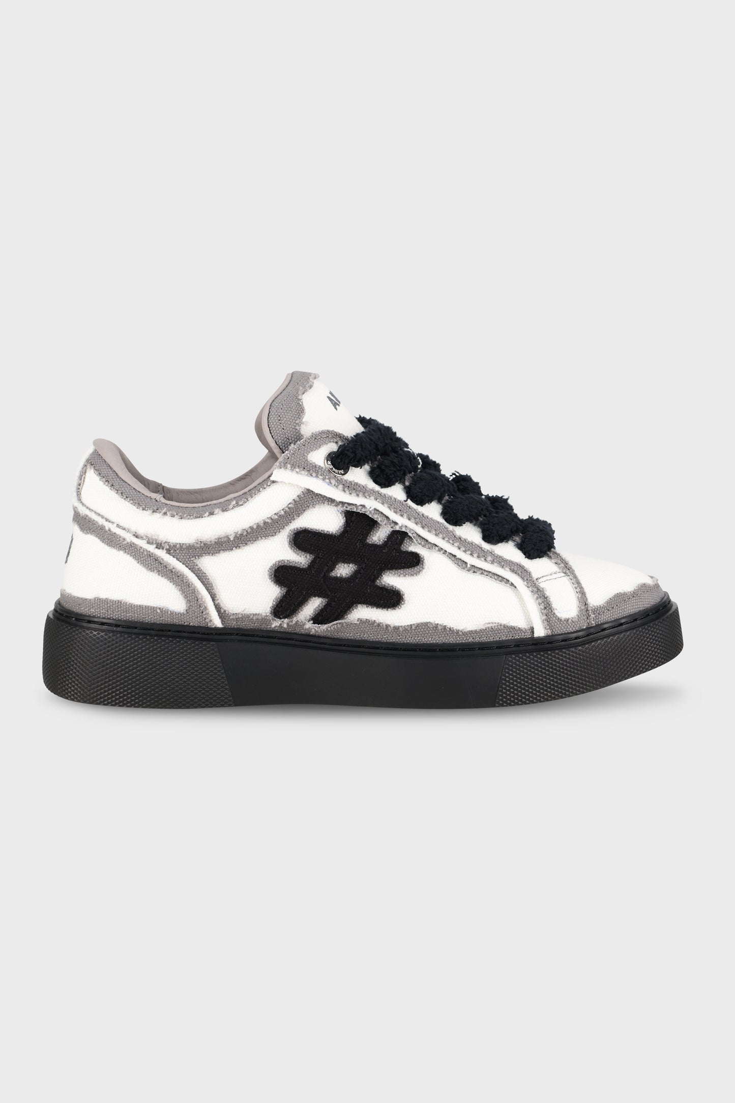 Pivot White/Black Canvas