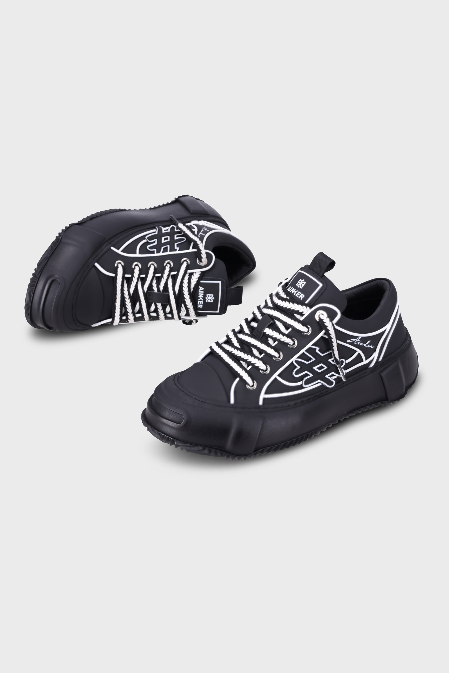 Round Ball Leather Black/White