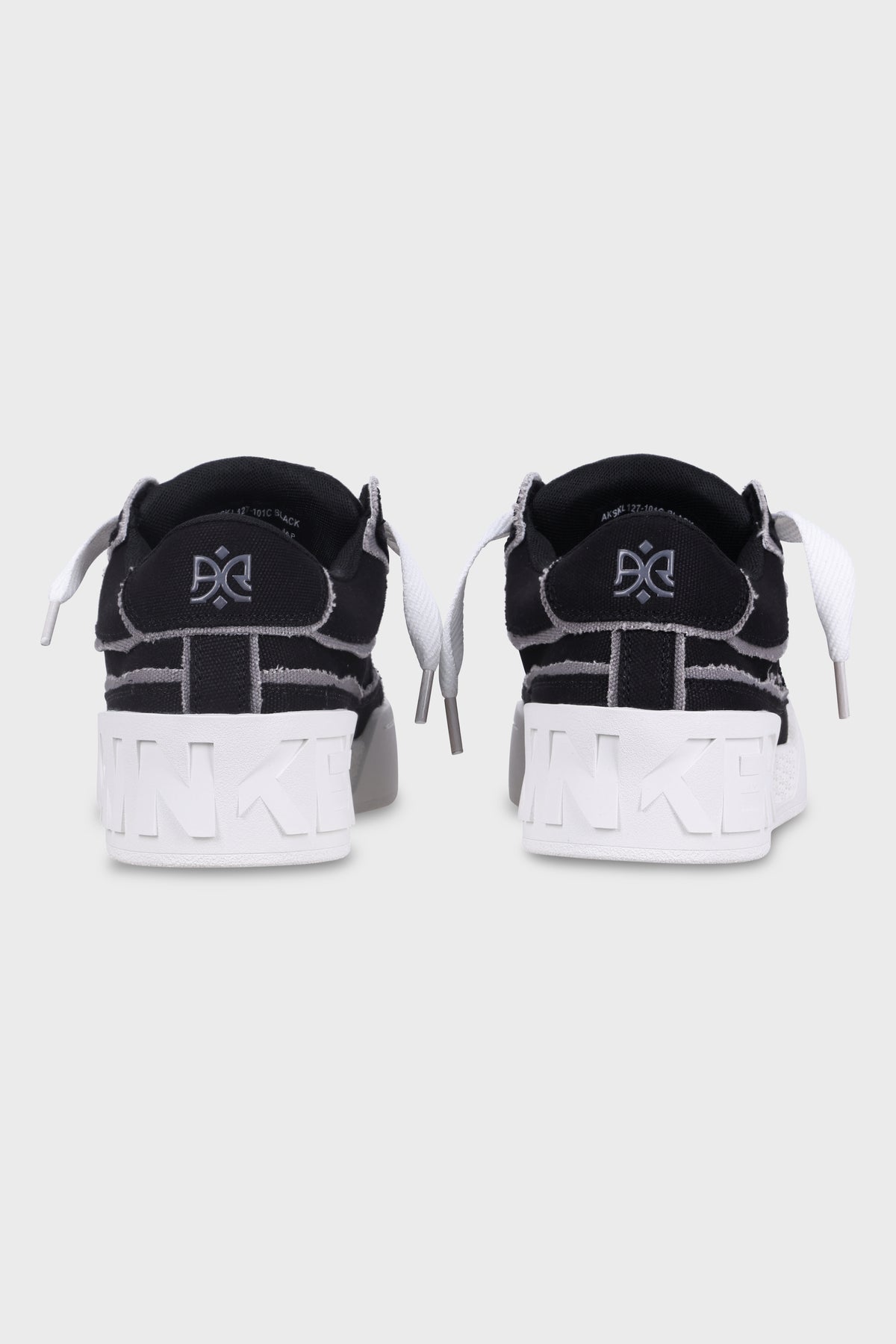Skate Line Canvas Black