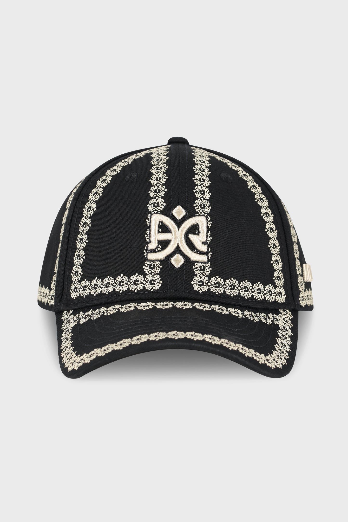 685 Black/White Hat