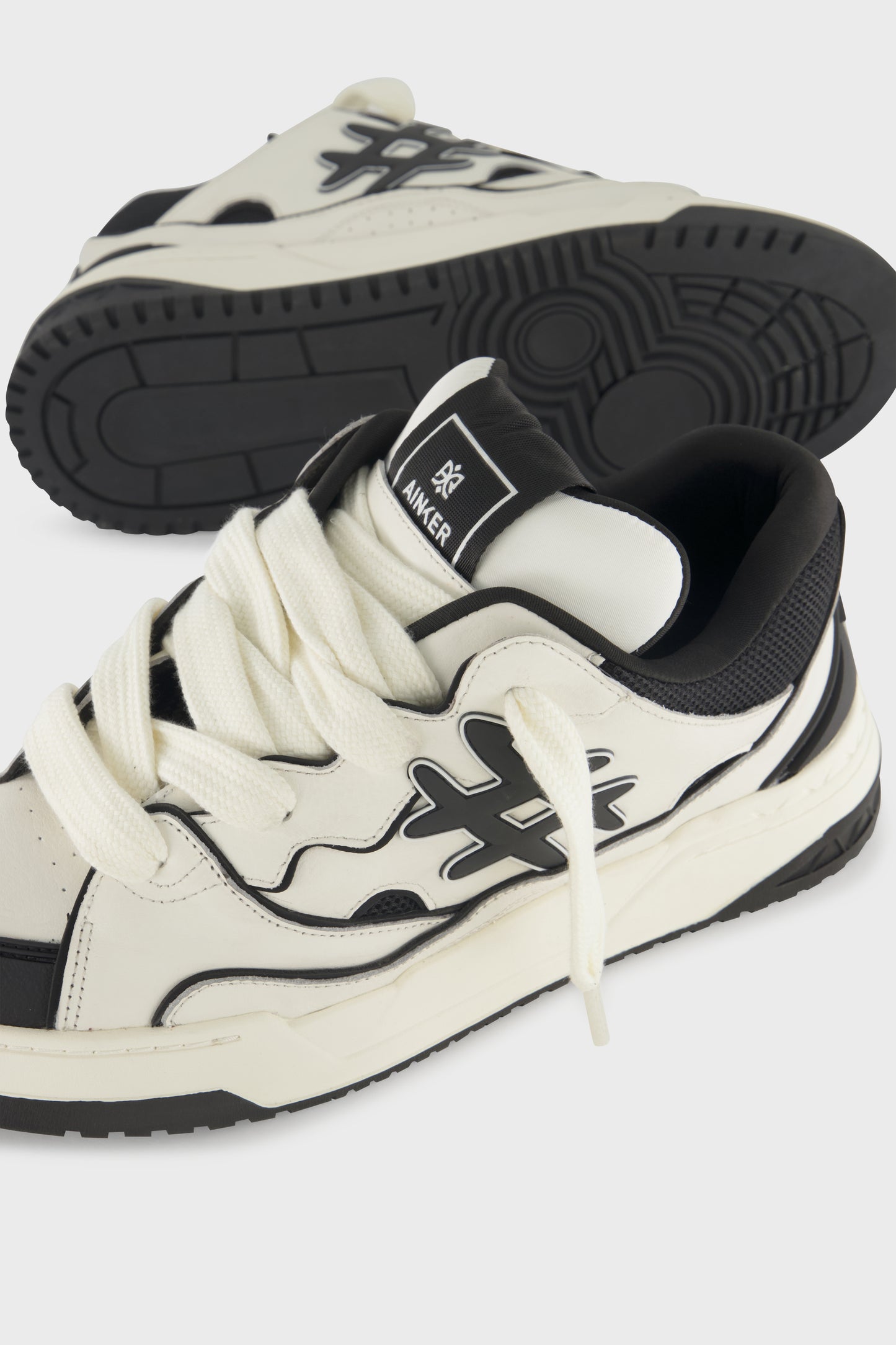 Baseline Leather Black/White