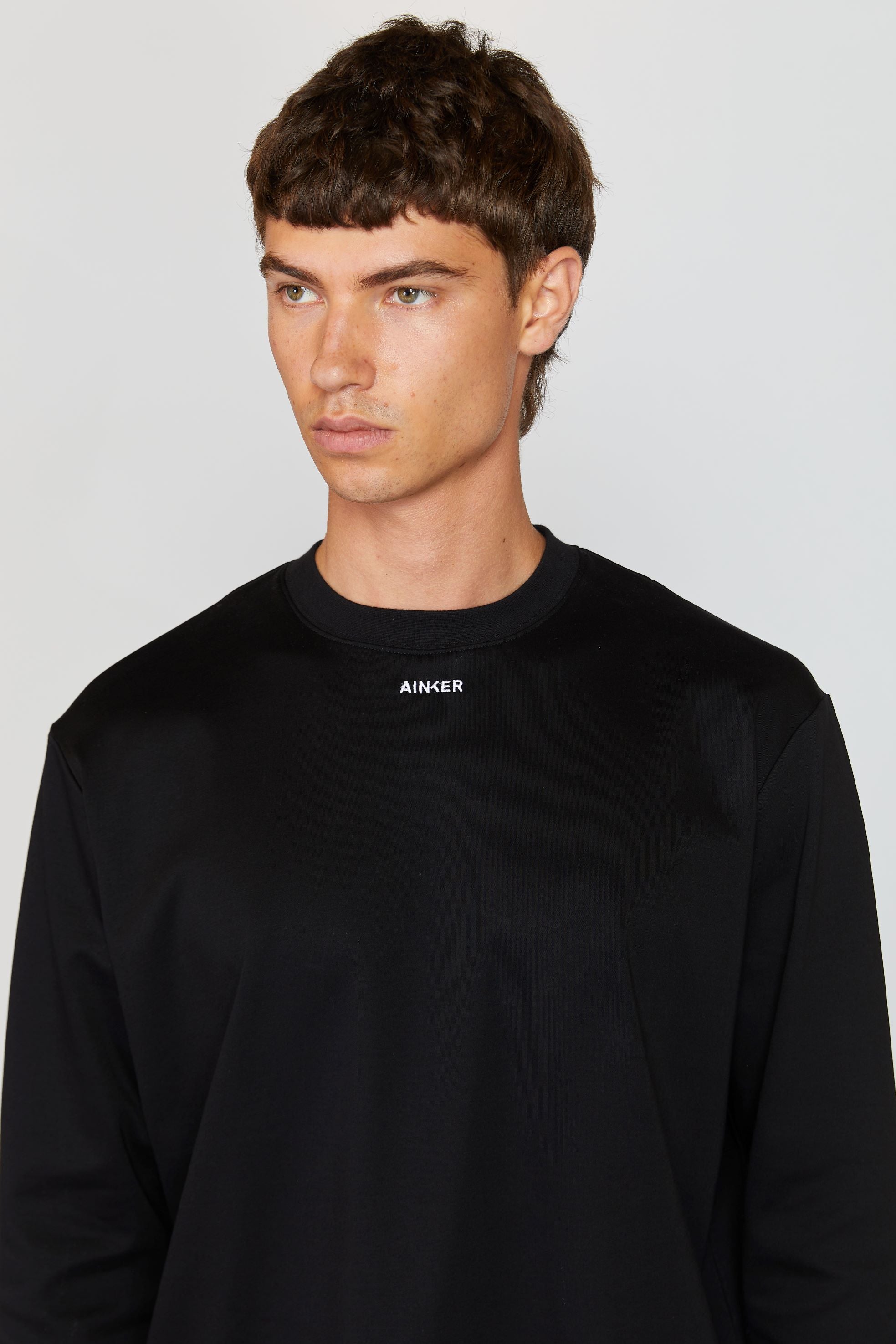 AINKER BLACK LONG T-SHIRT