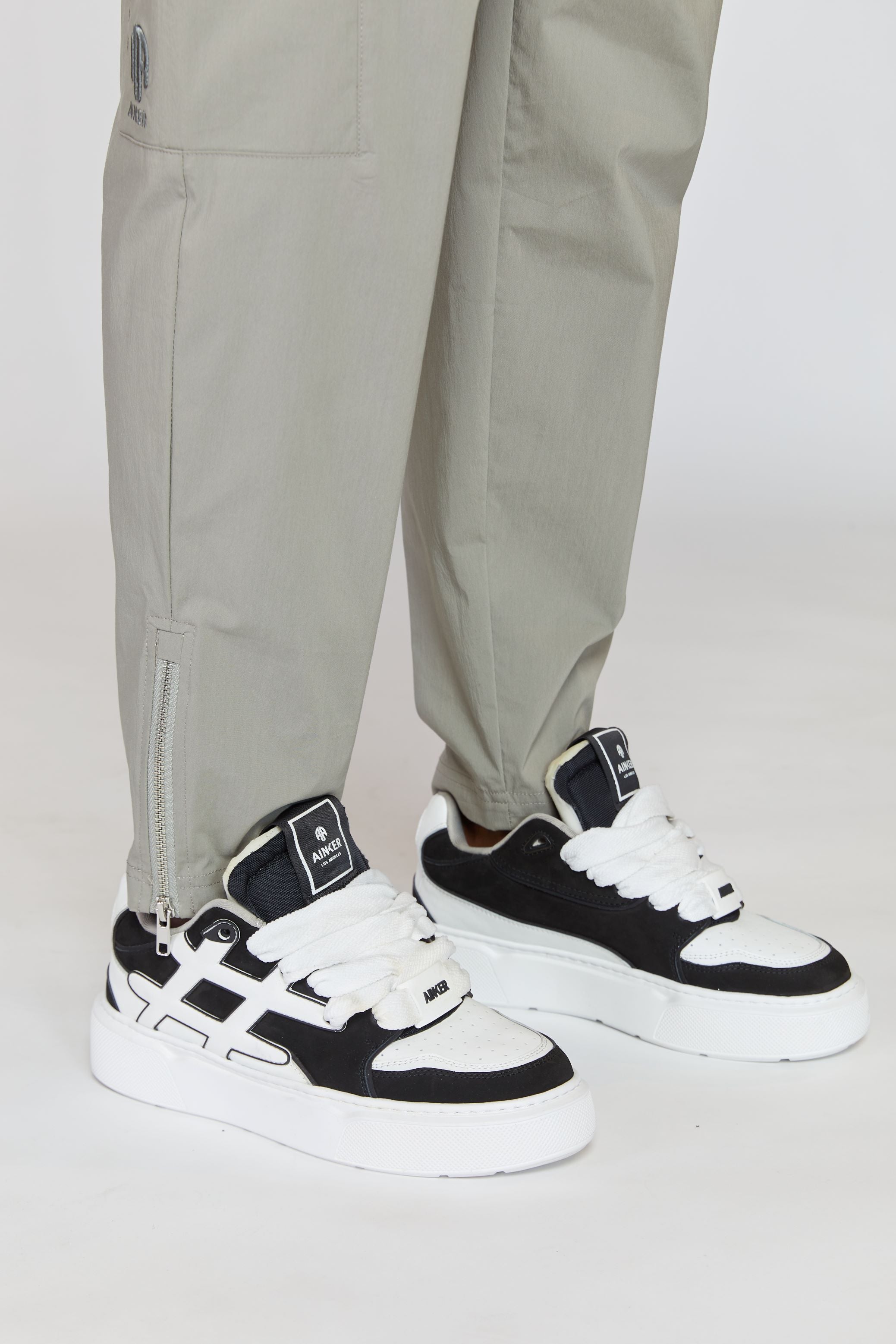 BACKDOOR BLACK / WHITE SNEAKERS