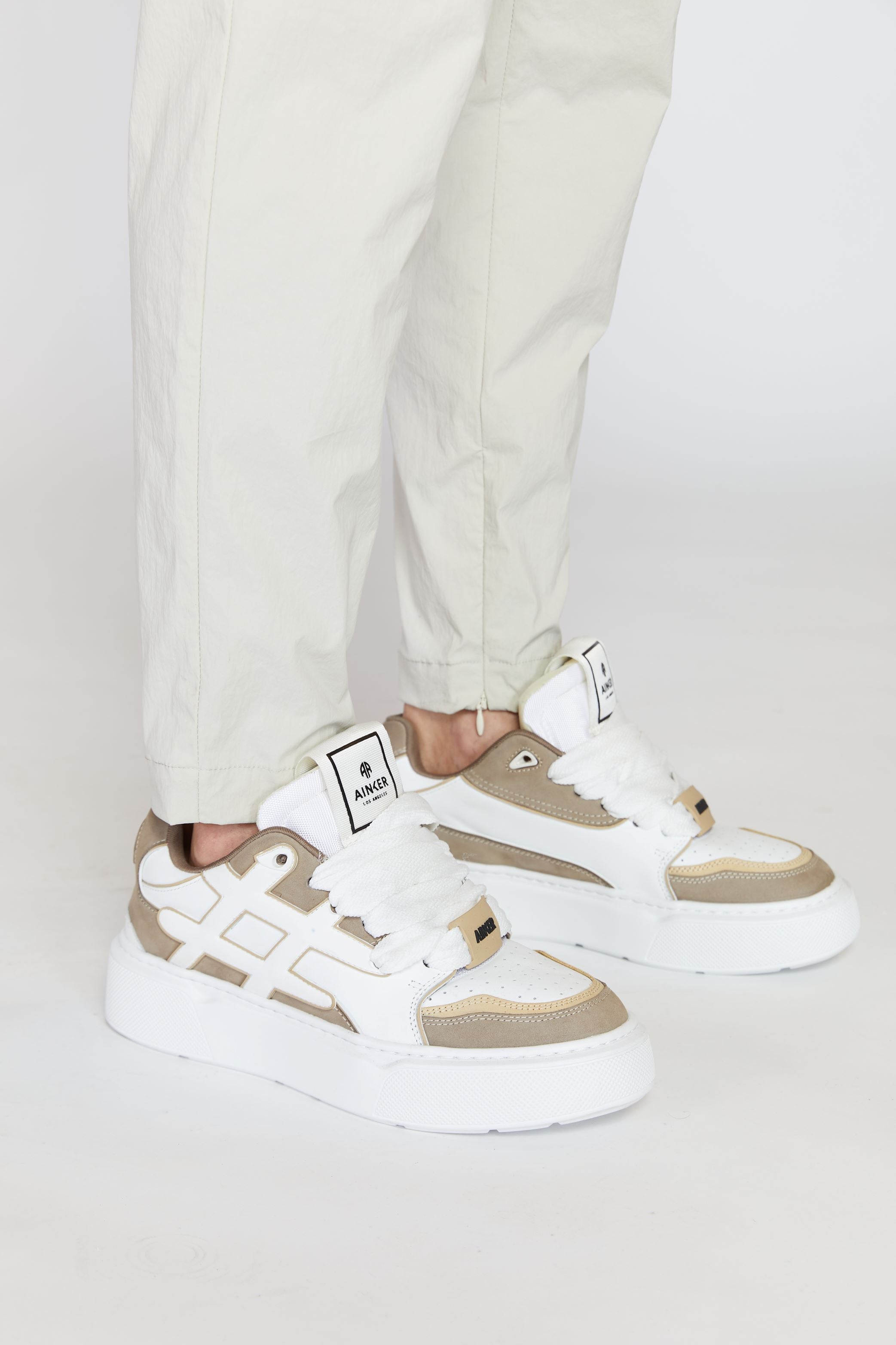 BACKDOOR CREAM / WHITE SNEAKERS