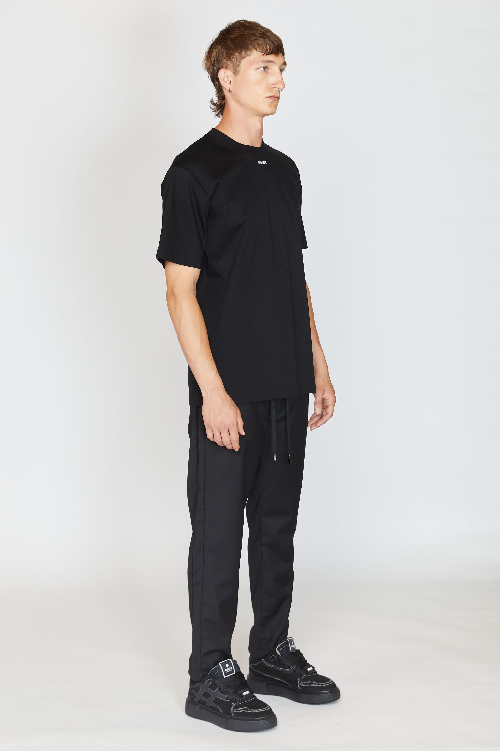 AINKER BLACK T-SHIRT