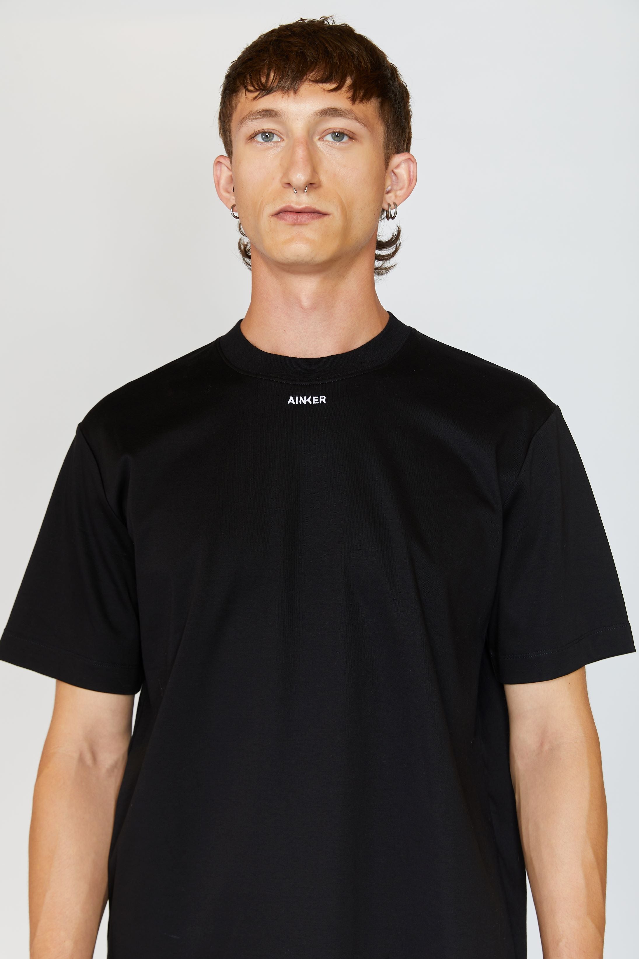 AINKER BLACK T-SHIRT