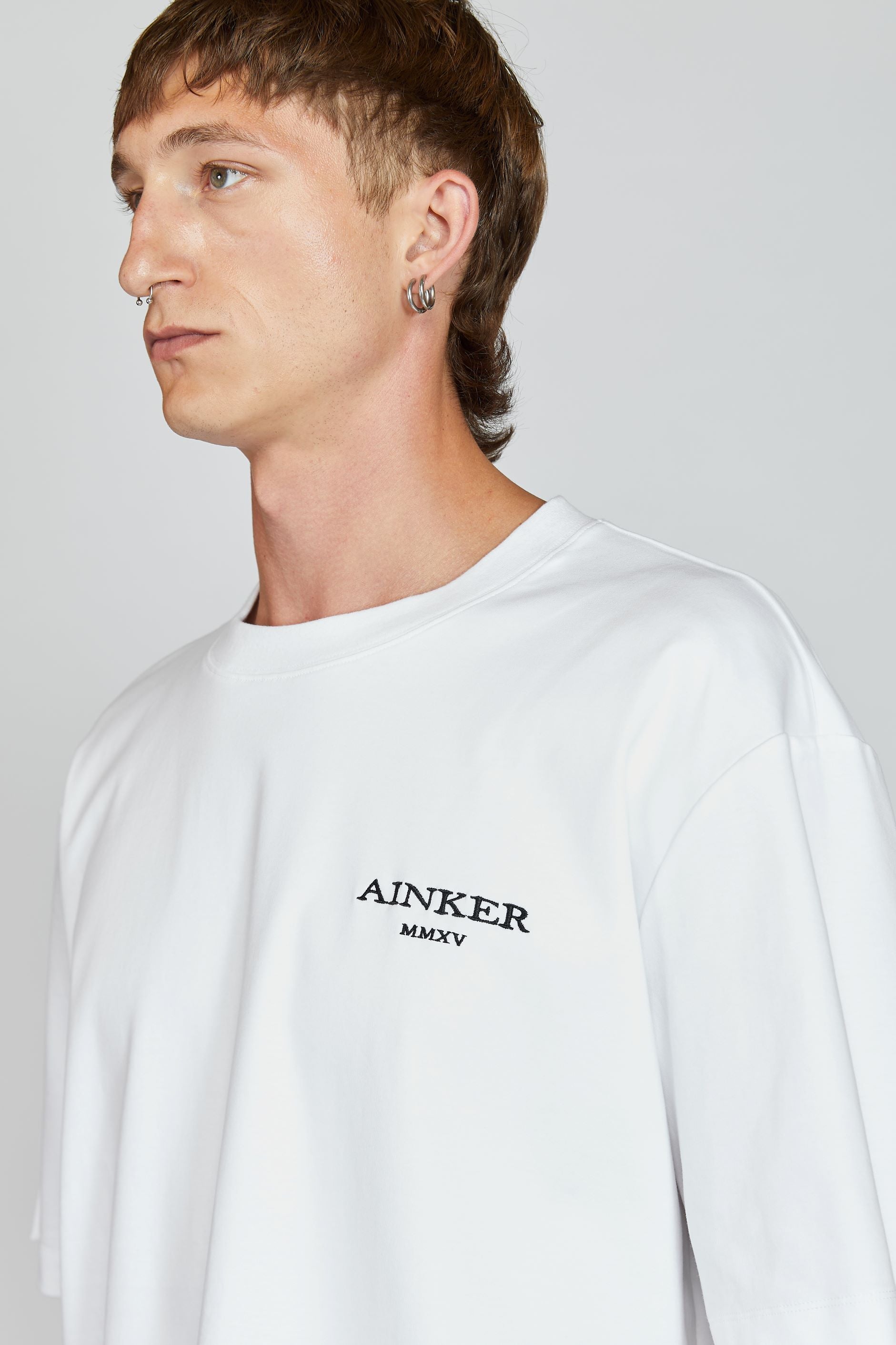 AINKER WHITE WATCH T-SHIRT