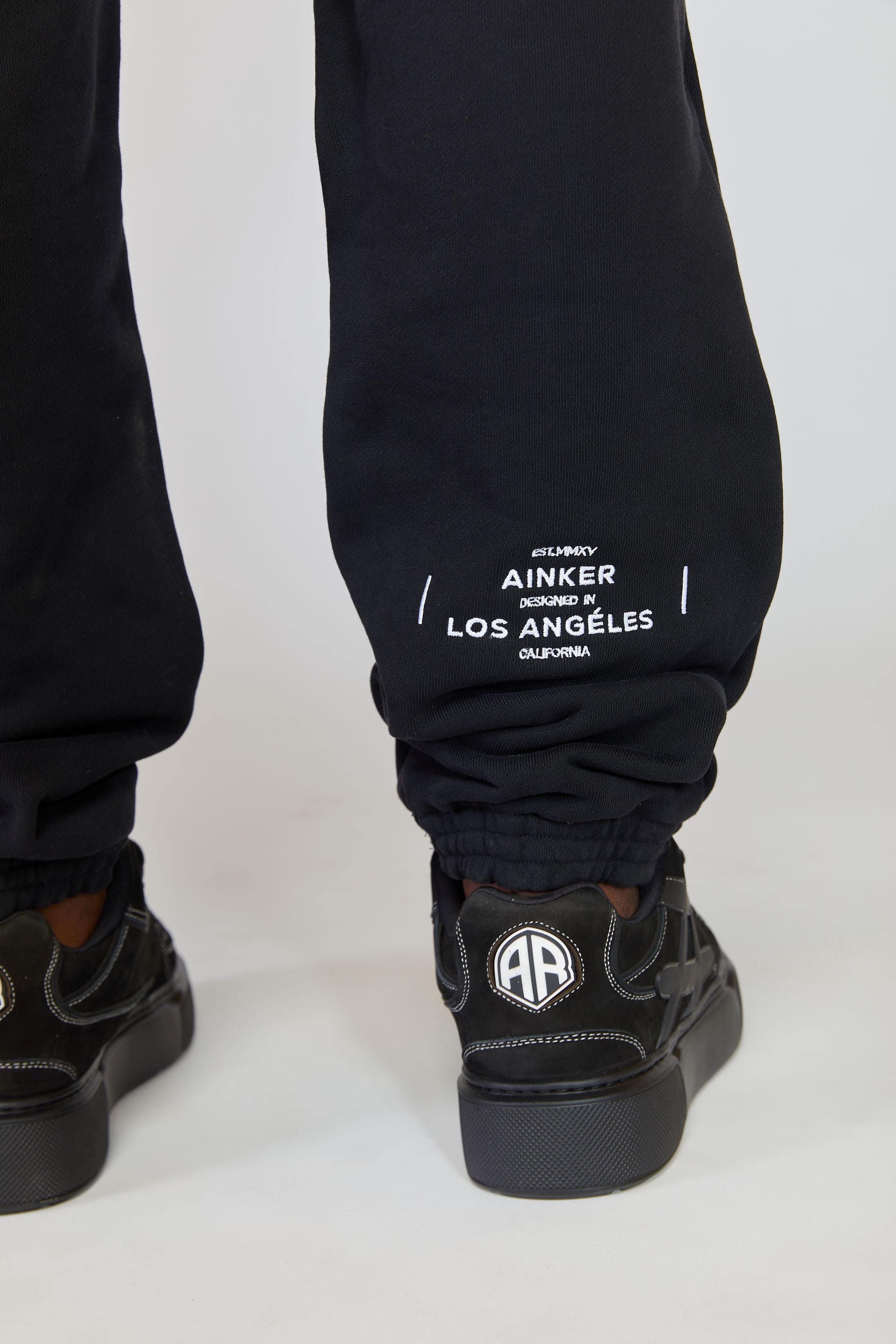 AR BLACK SWEATPANTS