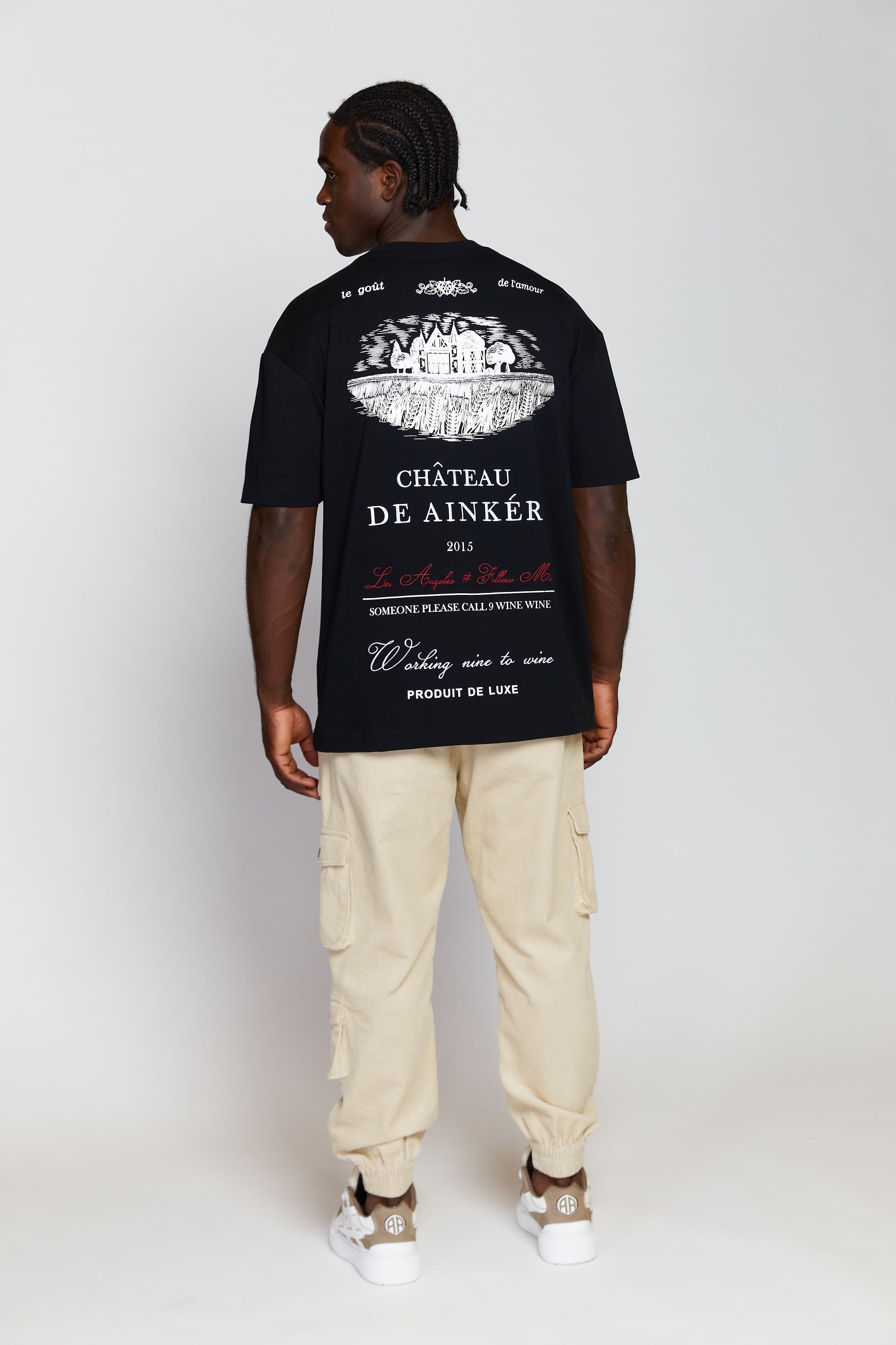 AINKER BLACK CHATEAU T-SHIRT