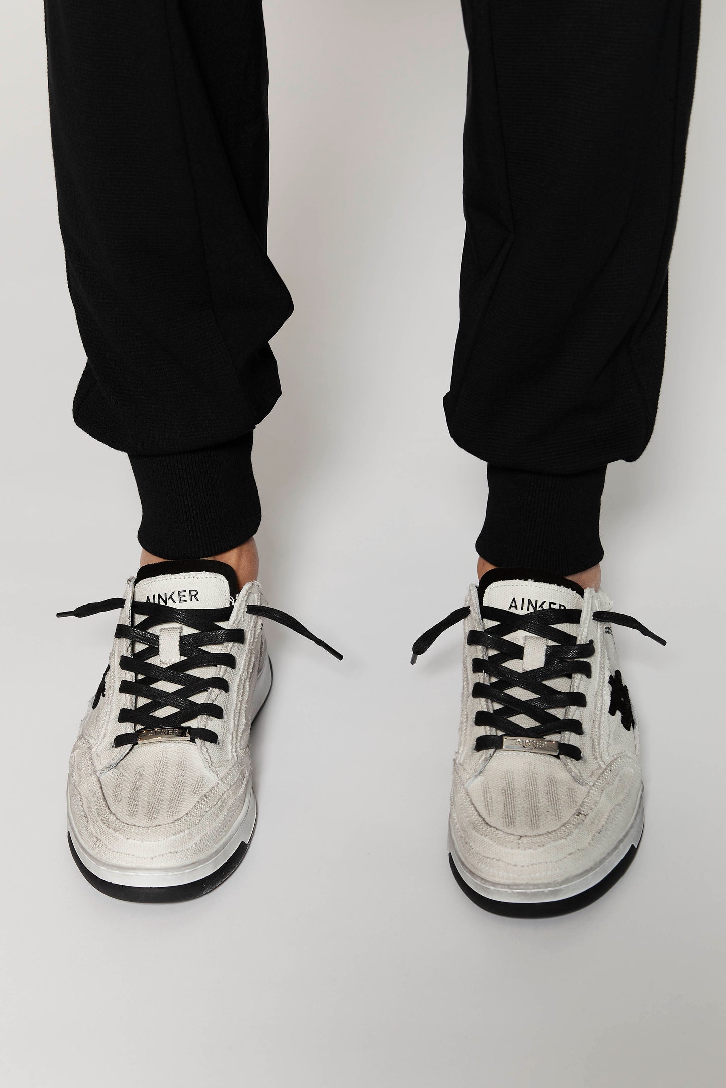 Lay Up Canvas Black White