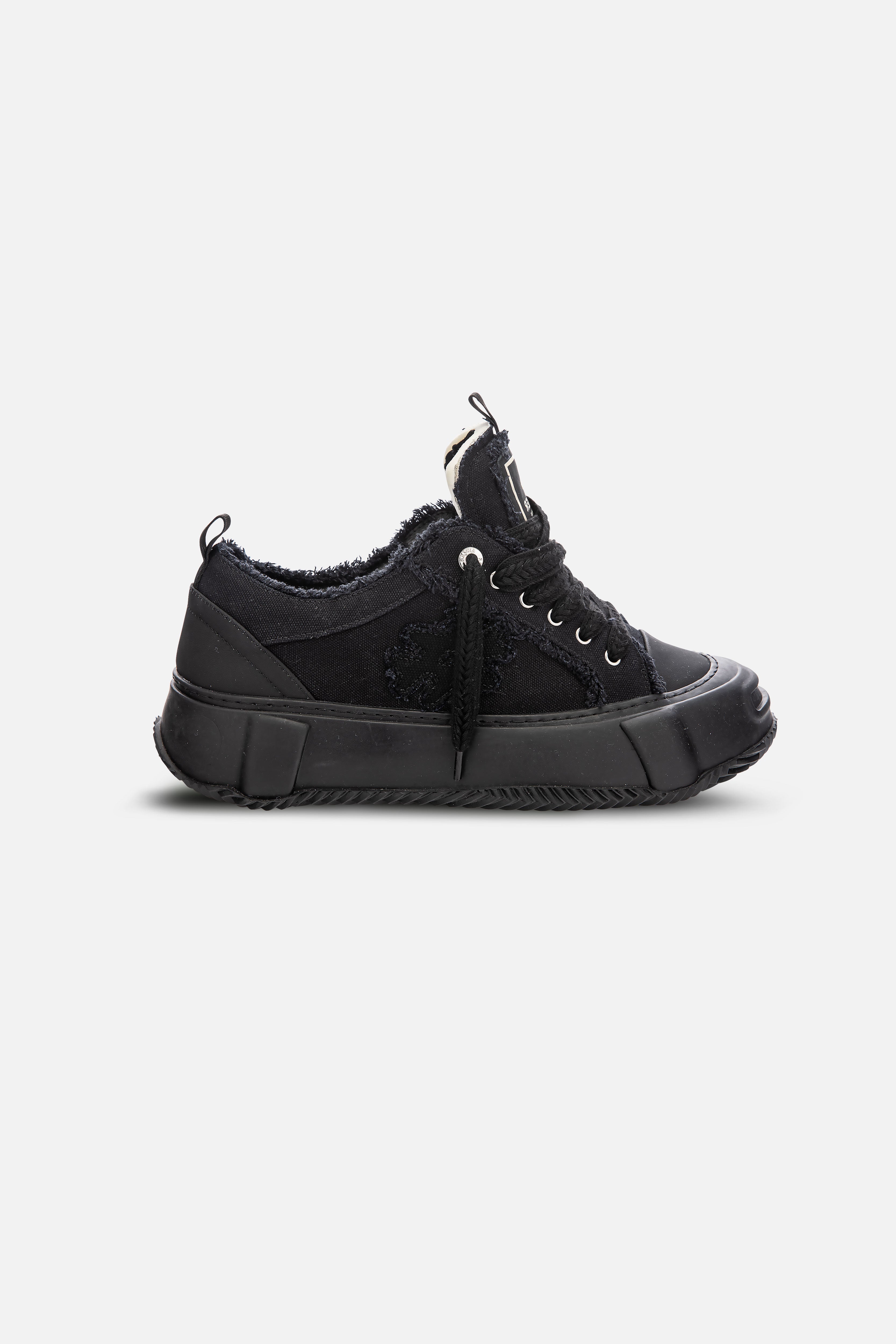 ROUNDBALL BLACK SNEAKERS