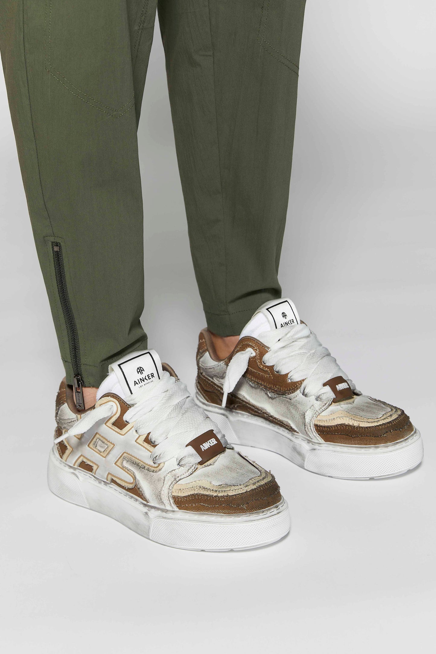 Backdoor Canvas White Brown