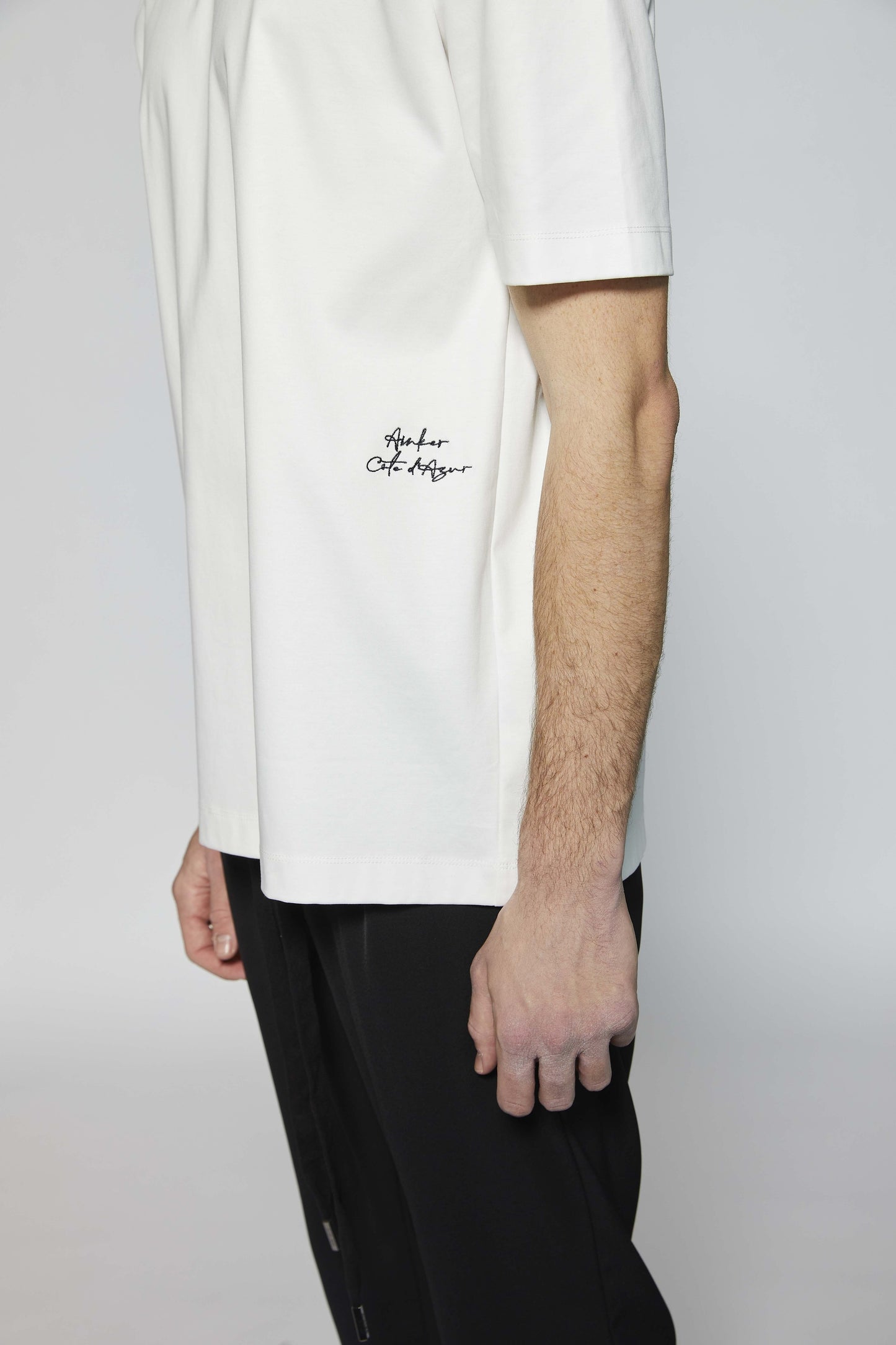 Signiture 228 White T-Shirt